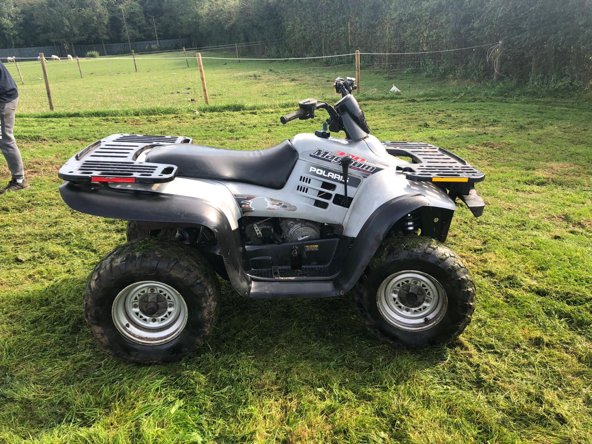 POLARIS MAGNUM 330 QUAD BIKE, 4 WHEEL DRIVE, RUNS WORKS AND DRIVES *NO VAT*