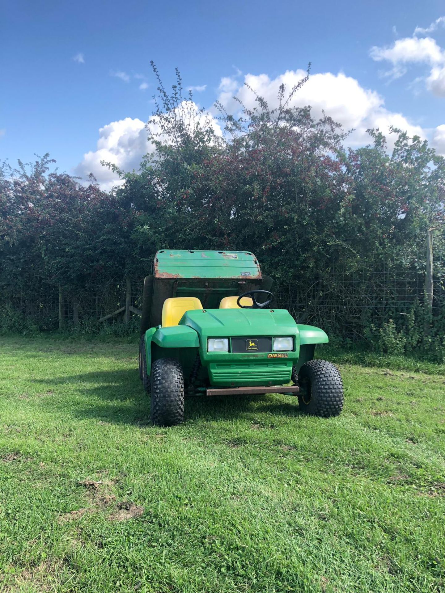 JOHN DEERE 6 WHEEL DRIVE GATOR, RUNS, WORKS AND DRIVES, ELECTRIC TIPPING BACK *NO VAT* - Image 3 of 5