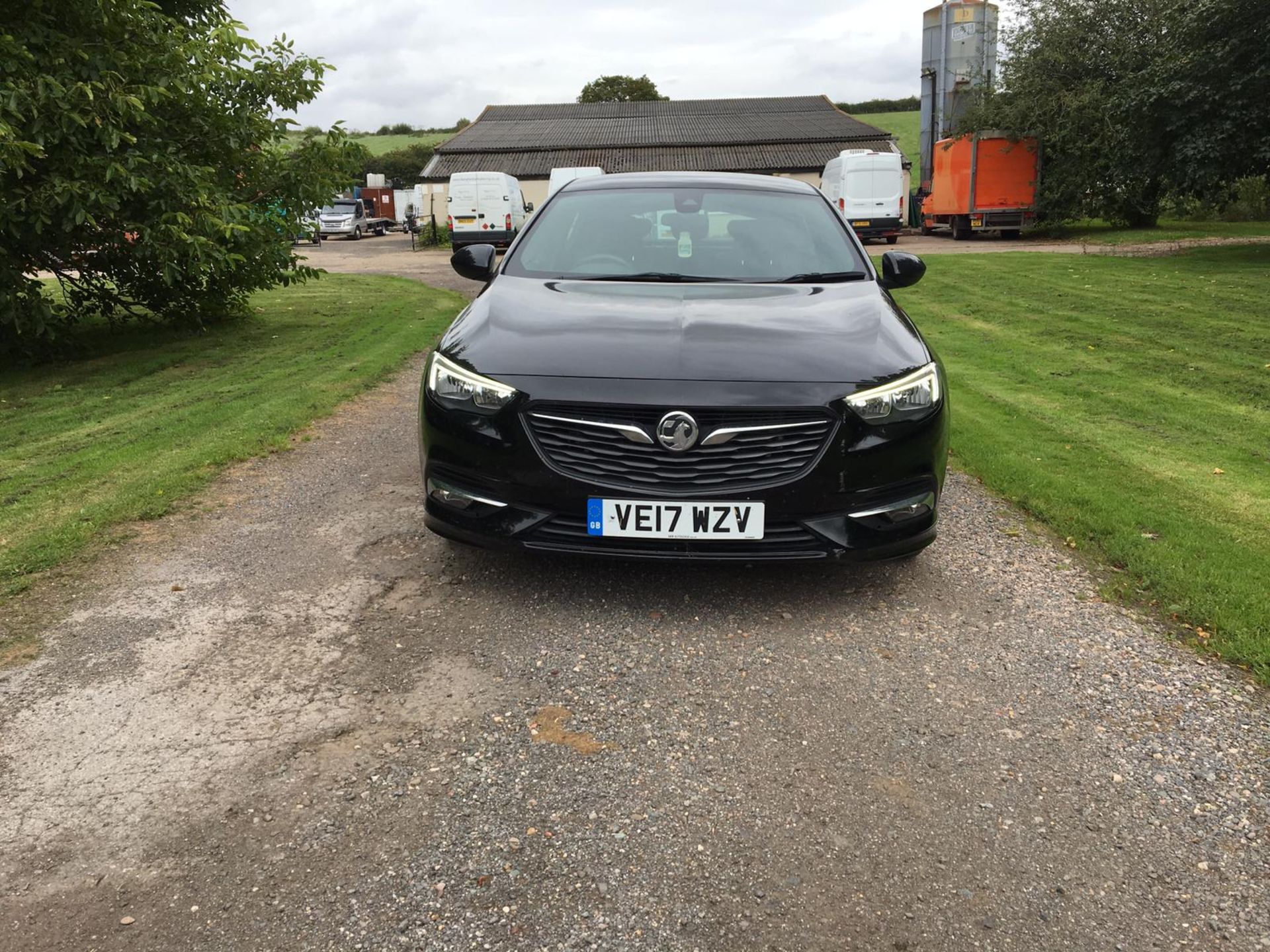 2017/17 REG VAUXHALL INSIGNIA DESIGN ECOTECH TU 1.6 DIESEL BLACK 5 DOOR HATCHBACK *NO VAT* - Image 2 of 12