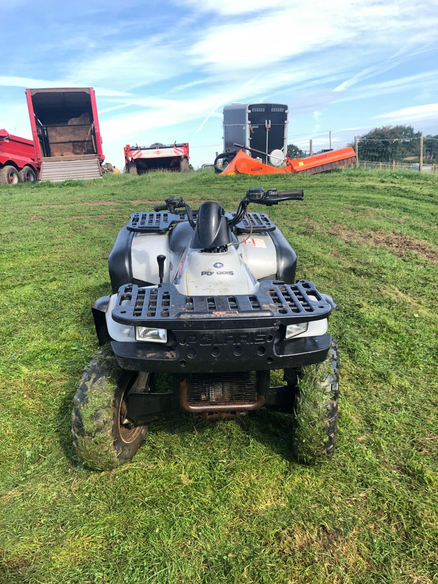 POLARIS MAGNUM 330 QUAD BIKE, 4 WHEEL DRIVE, RUNS WORKS AND DRIVES *NO VAT* - Image 2 of 6