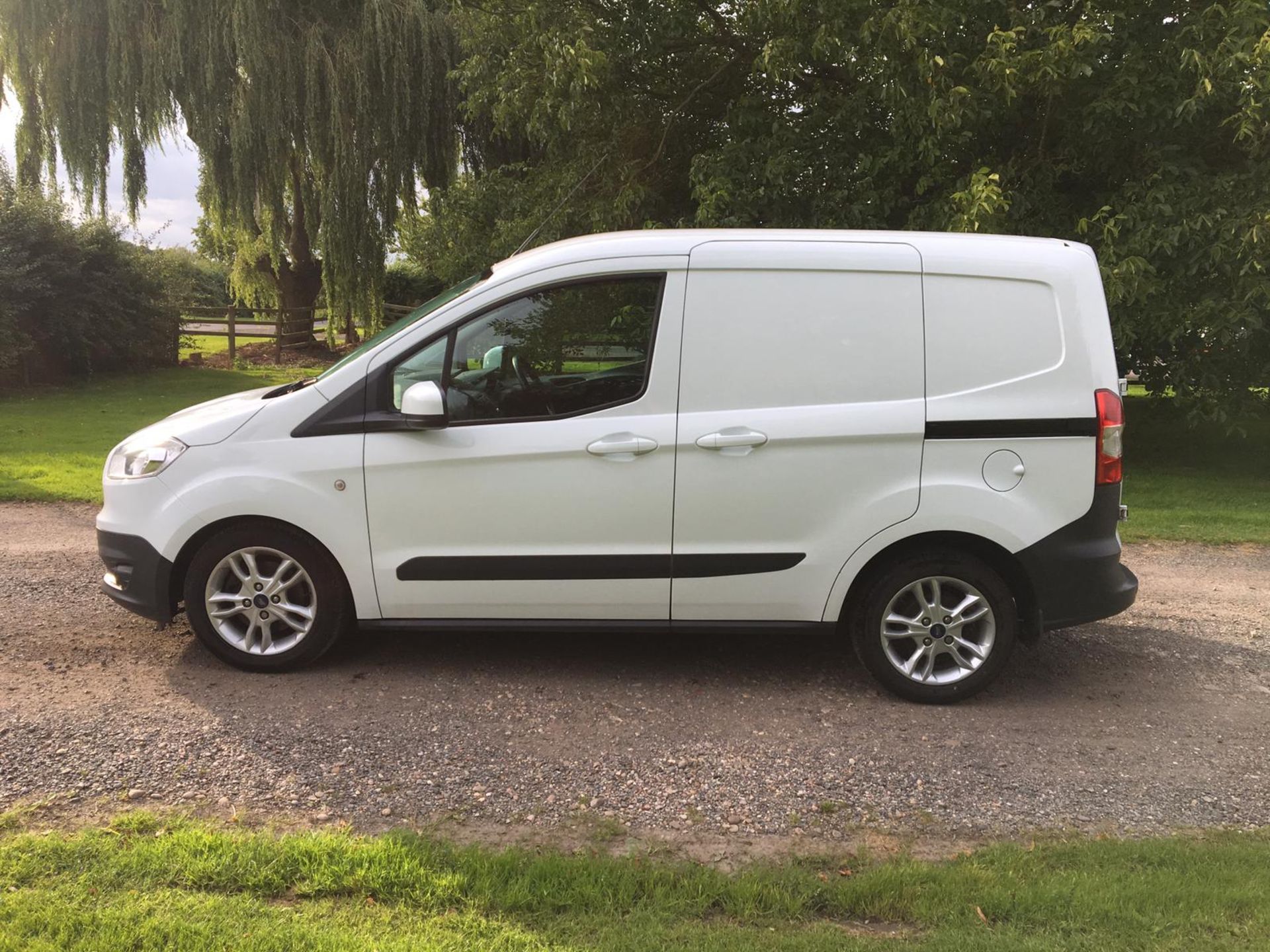 2016/16 REG FORD TRANSIT COURIER BASE TDCI 1.5 DIESEL PANEL VAN, SHOWING 0 FORMER KEEPERS *NO VAT* - Image 4 of 15