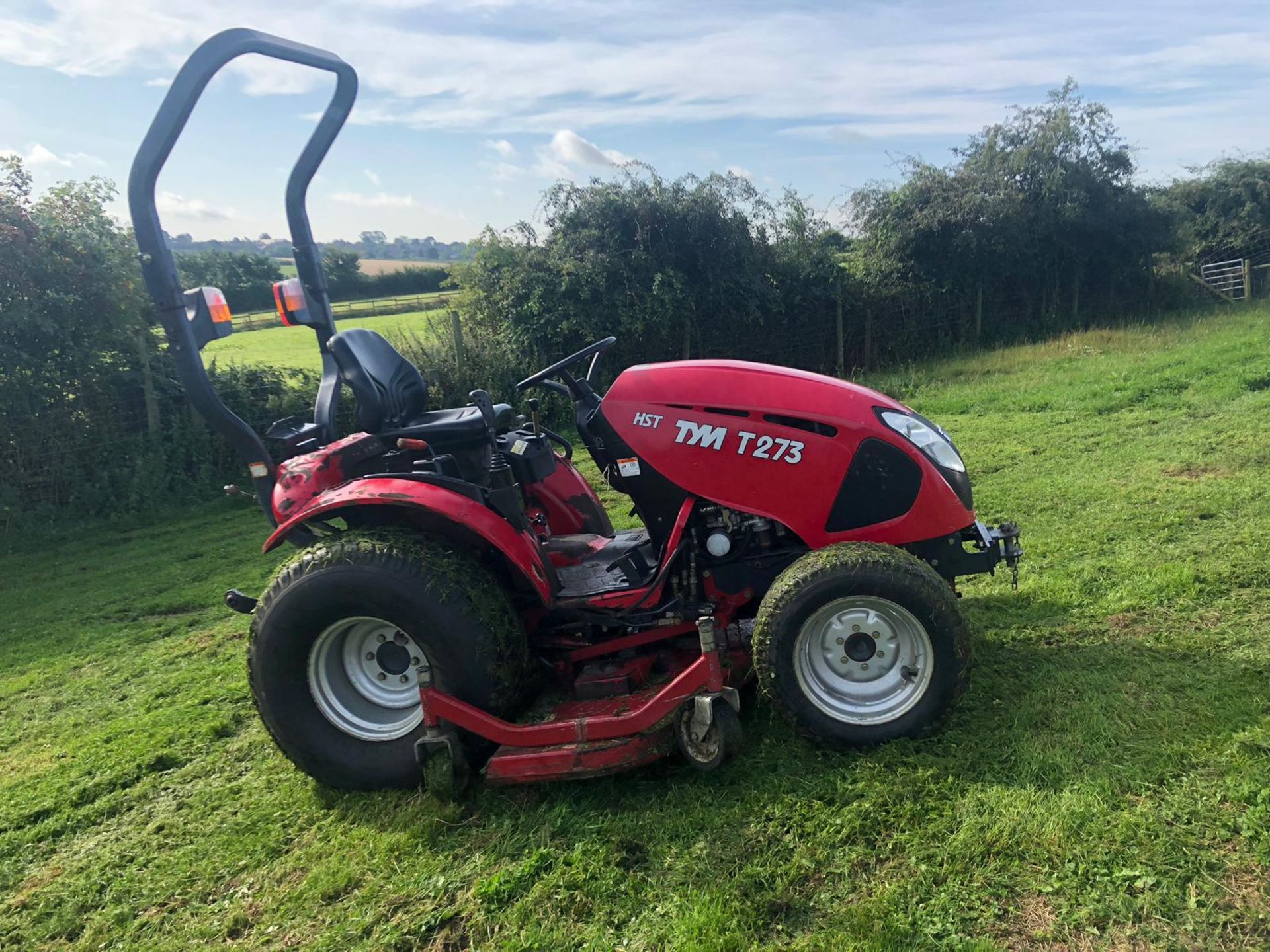 TYM T273 HST COMPACT TRACTOR WITH MOWER DECK, RUNS WORKS AND CUTS *PLUS VAT*