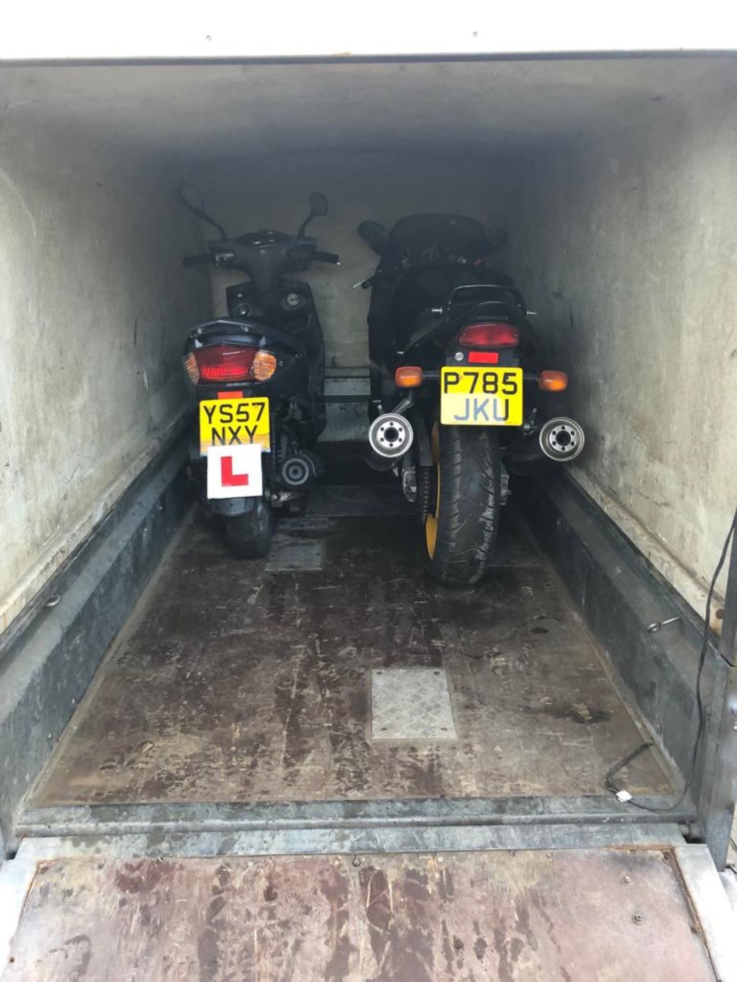 SPECIALIST SINGLE AXLE TOW ABLE MOTORBIKE TRANSPORT COVERED TRAILER WITH REAR RAMP *PLUS VAT* - Image 9 of 9