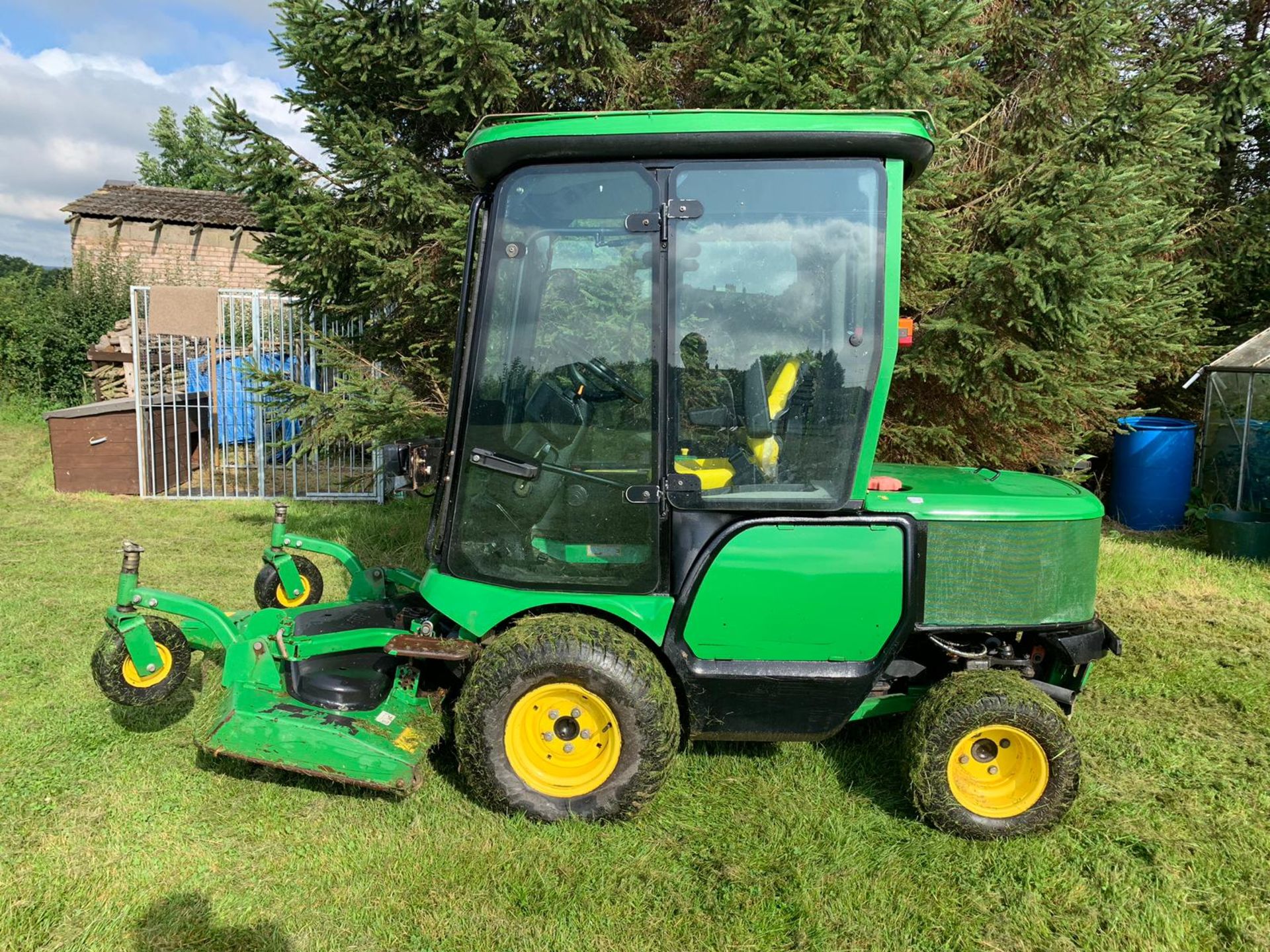 JOHN DEERE 1565 SERIES II DIESEL MOWER C/W FULL GLASS CAB & FASTBACK COMMERCIAL 62" FRONT DECK - Image 5 of 15