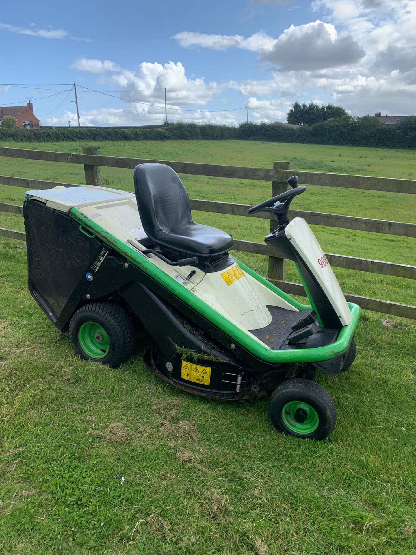 2014 ETESIA HYDRO 80 MKHP 3 RIDE ON LAWN MOWER *PLUS VAT* - Image 2 of 14