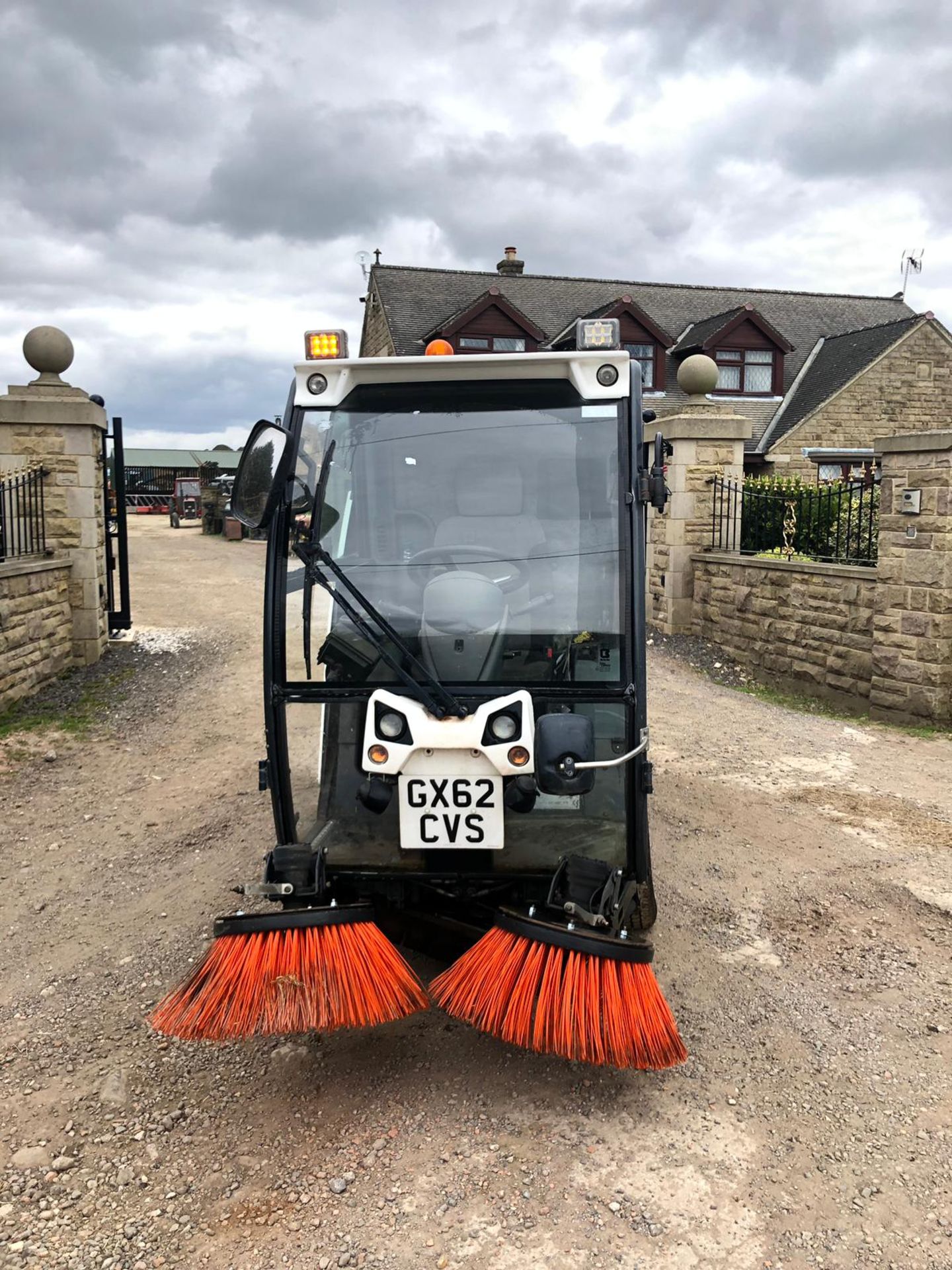 2012/62 REG JOHNSTON ROAD SWEEPER, RUNS WORKS AND SWEEPS, ONLY 4123 HOURS *PLUS VAT* - Image 2 of 6