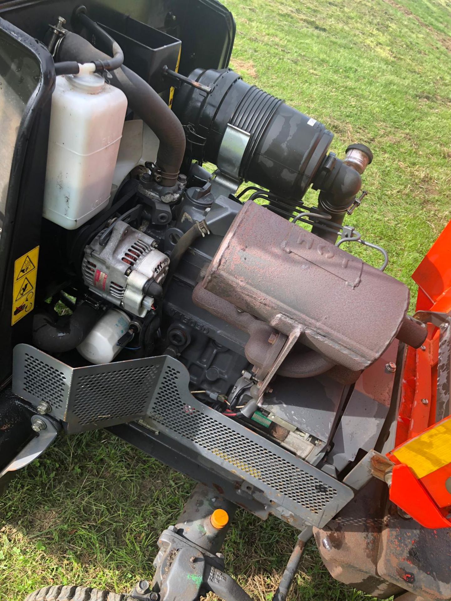 KUBTOA F3680 RIDE ON LAWN MOWER, RUNS WORKS AND CUTS, YEAR 2013 *PLUS VAT* - Image 8 of 8