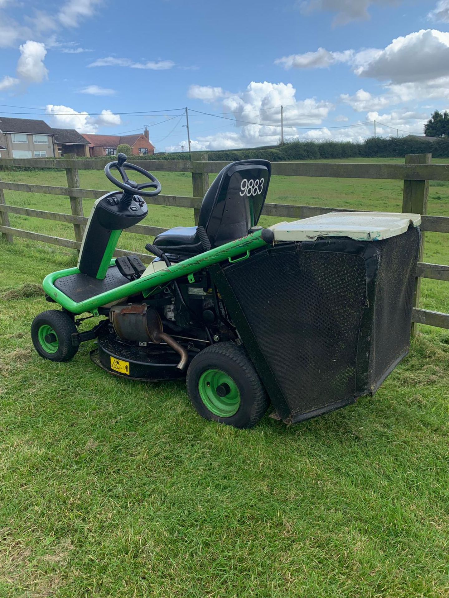 2014 ETESIA HYDRO 80 MKHP 3 RIDE ON LAWN MOWER *PLUS VAT* - Image 5 of 14