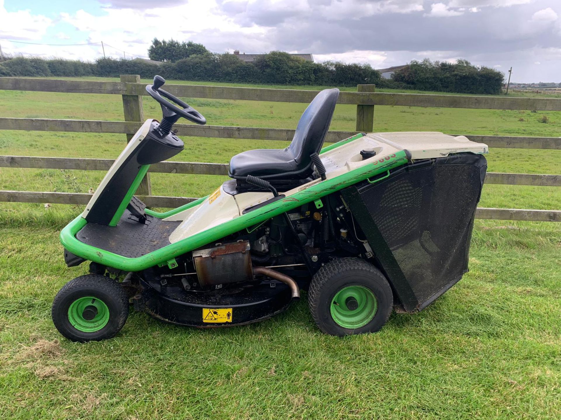 2014 ETESIA HYDRO 80 MKHP 3 RIDE ON LAWN MOWER *PLUS VAT* - Image 3 of 14