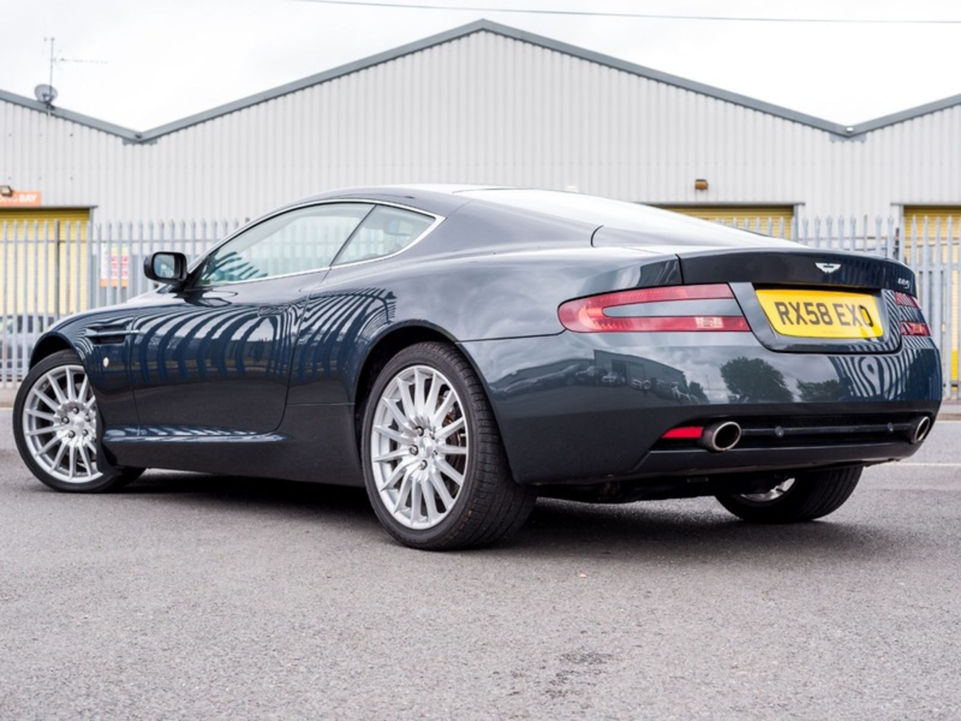 2008/58 REG ASTON MARTIN DB9 AUTOMATIC 6.0 V12 PETROL COUPE TEMPEST GREY *NO VAT* - Image 3 of 24