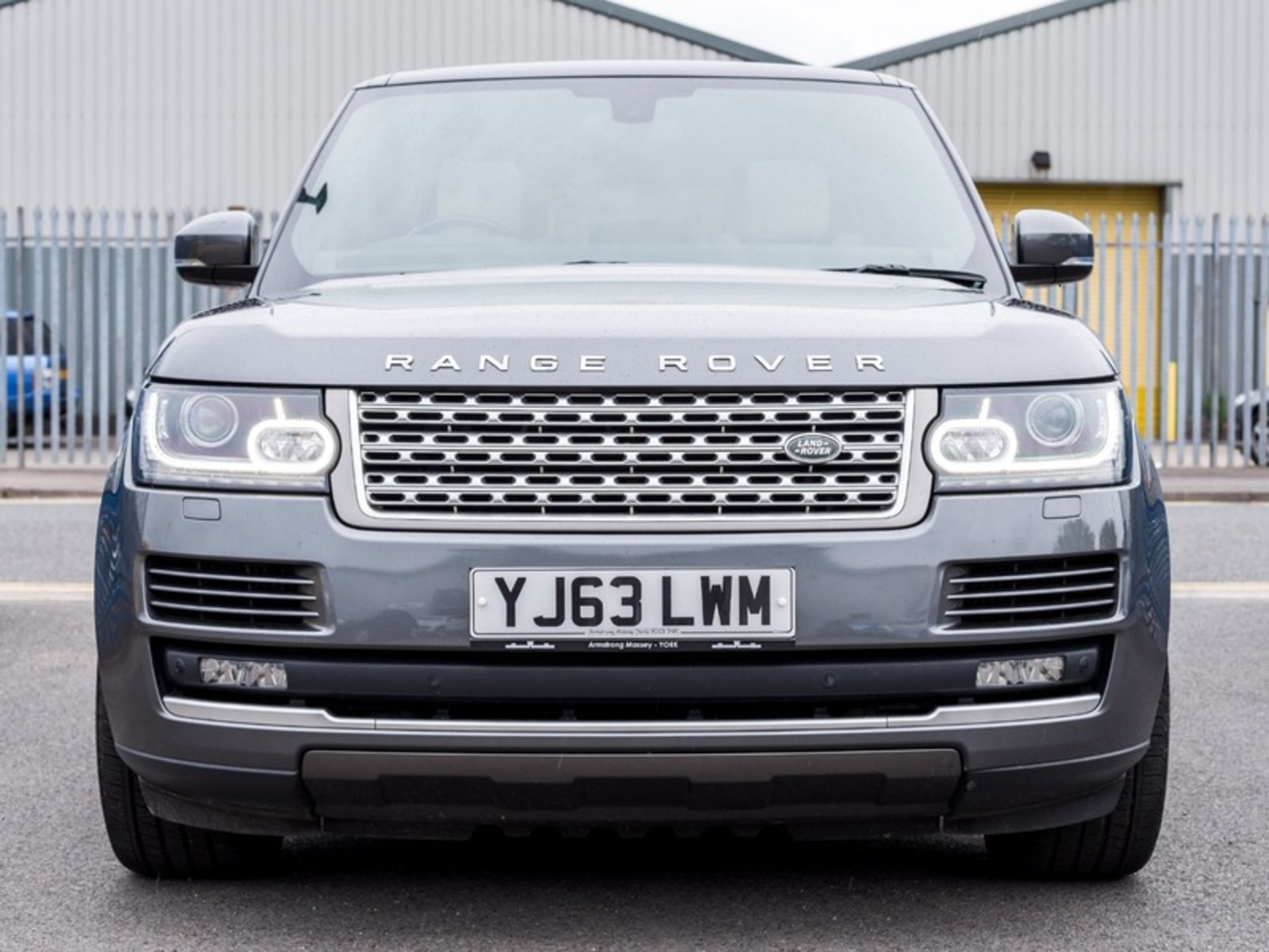 2013/63 REG LAND ROVER RANGE ROVER VOGUE SDV8 AUTOMATIC 4.4 DIESEL GREY 4X4, SHOWING 1 FORMER KEEPER - Image 2 of 28