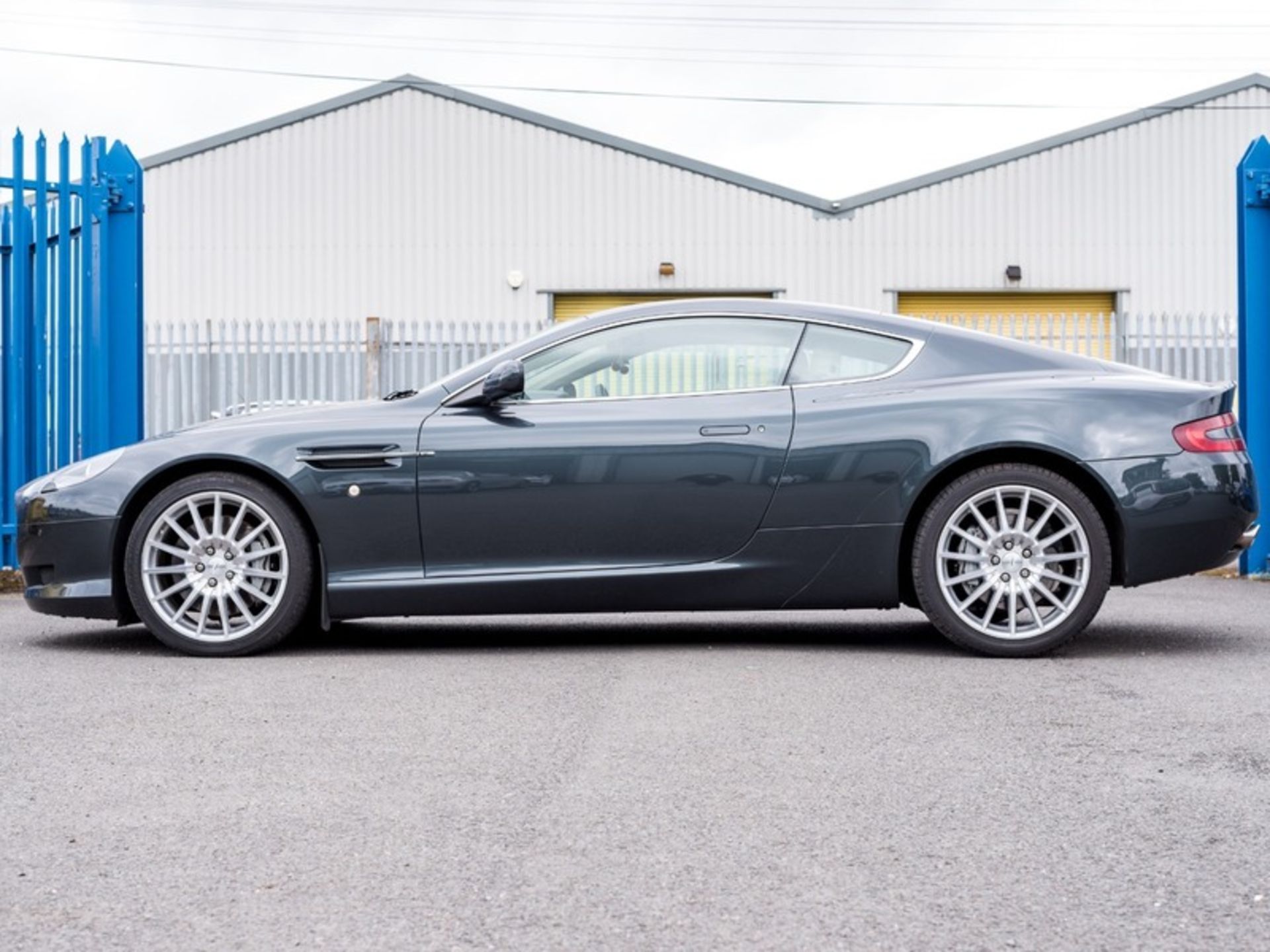 2008/58 REG ASTON MARTIN DB9 AUTOMATIC 6.0 V12 PETROL COUPE TEMPEST GREY *NO VAT* - Image 5 of 24