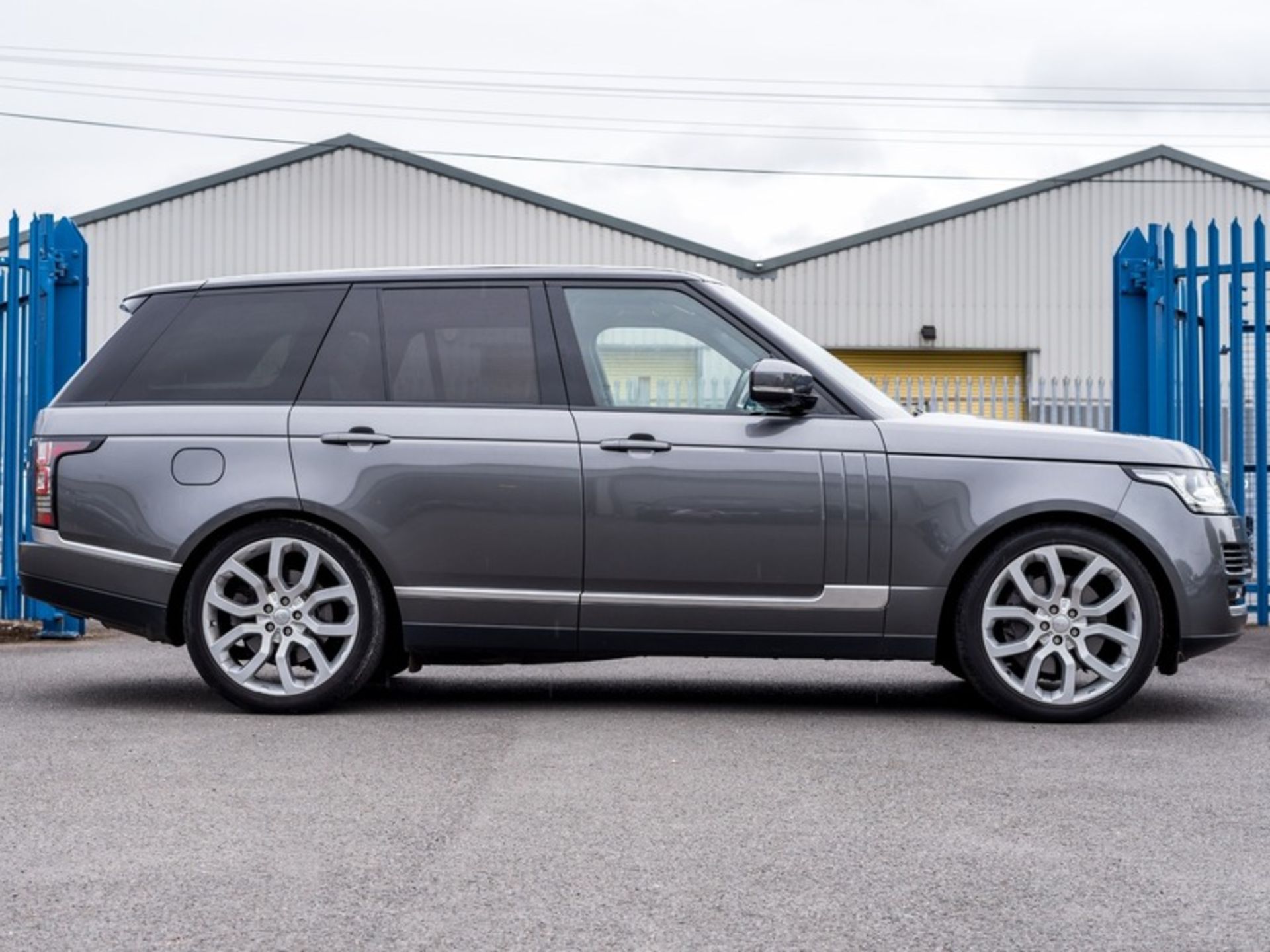 2013/63 REG LAND ROVER RANGE ROVER VOGUE SDV8 AUTOMATIC 4.4 DIESEL GREY 4X4, SHOWING 1 FORMER KEEPER - Image 5 of 28