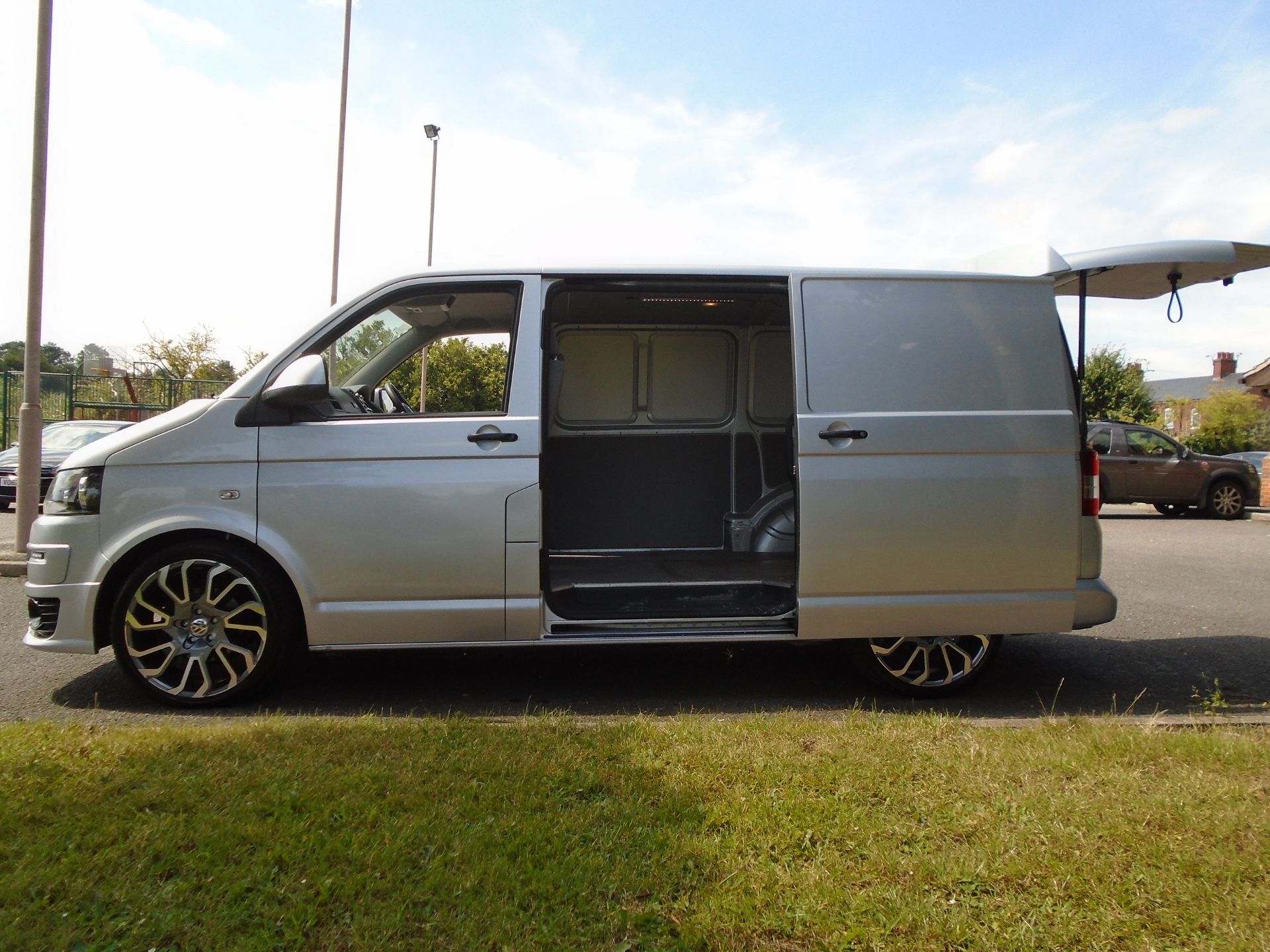 2015/64 REG VOLKSWAGEN TRANSPORTER T26 STARTLINE 84 BHP 2.0 DIESEL VAN, SHOWING 1 FORMER KEEPER - Image 3 of 9