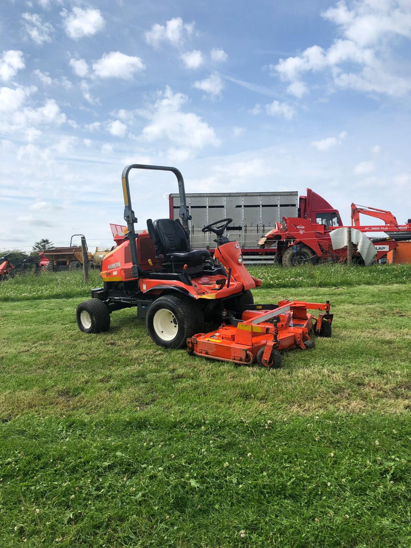 KUBOTA K3680 RIDE ON LAWN MOWER, RUNS WORKS AND CUTS, YEAR 2011, ONLY 1050 HOURS *PLUS VAT*