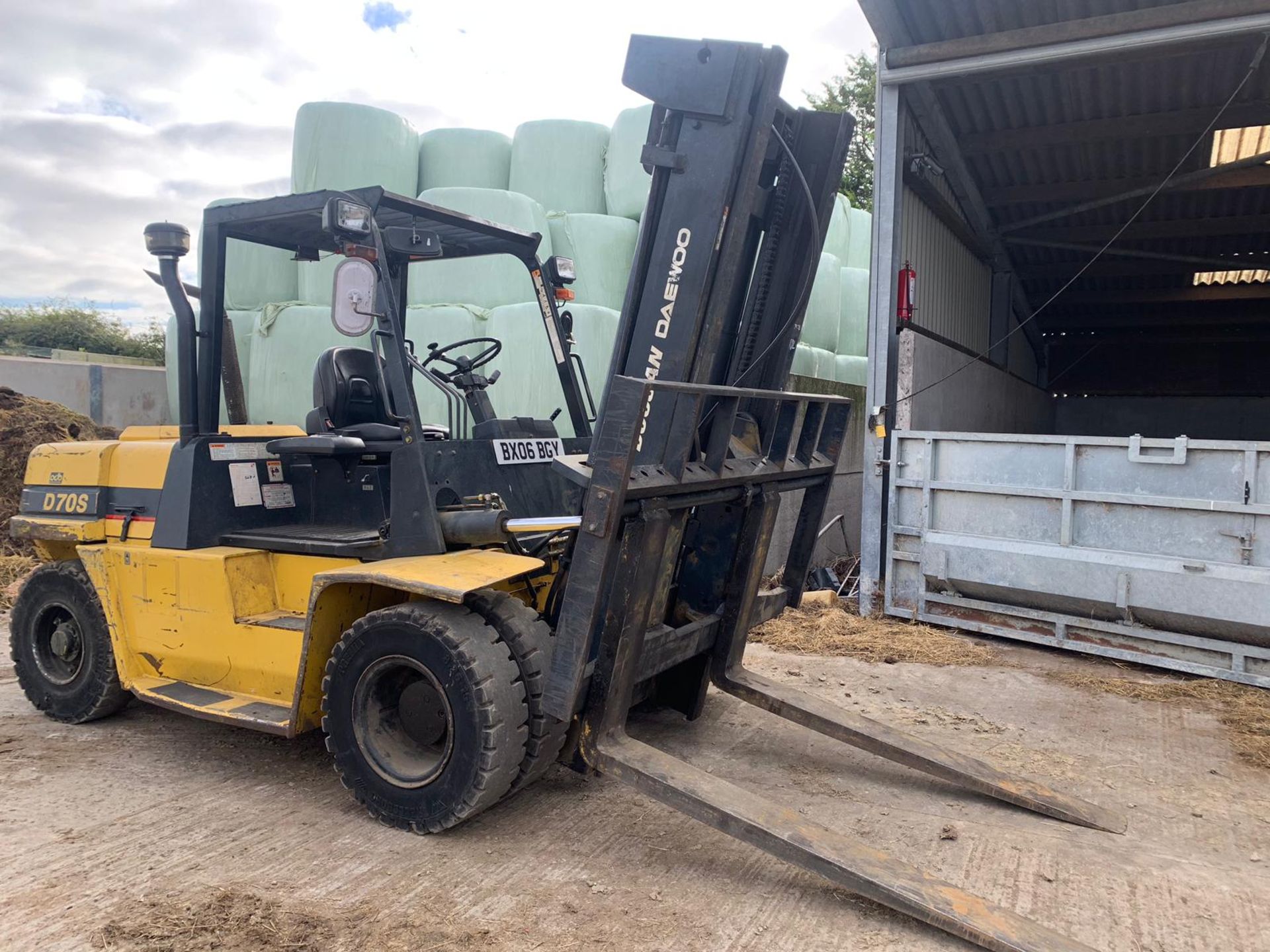 YEAR 2006, DAEWOO DOOSAN D70S 7000 KG TWIN WHEEL DIESEL FORKLIFT YELLOW/BLACK *PLUS VAT*