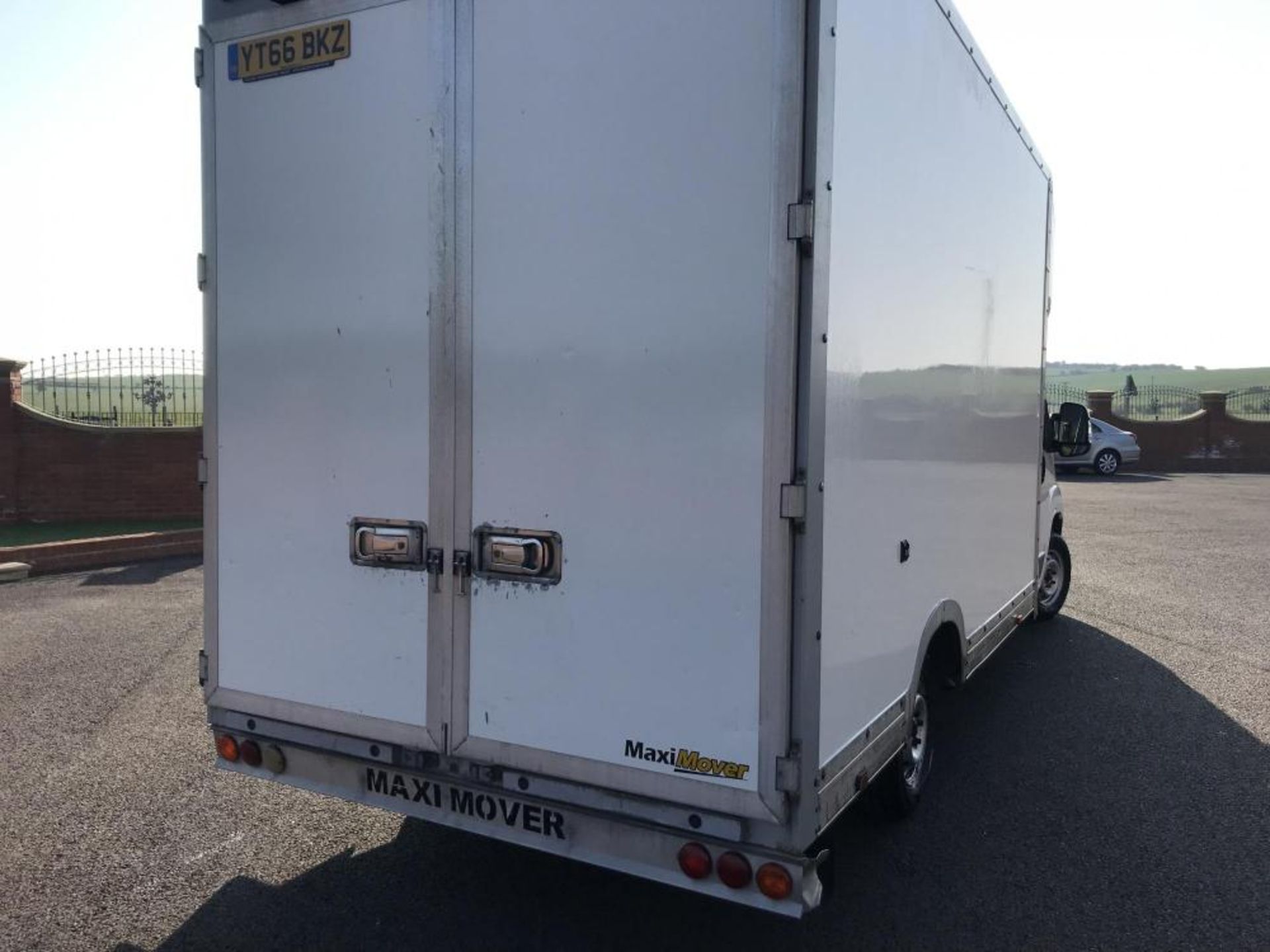 2016/66 REG PEUGEOT BOXER 335 PRO L3H2 LOW FLOOR MAXI MOVER LUTON VAN WITH AIR CON *PLUS VAT* - Image 4 of 15