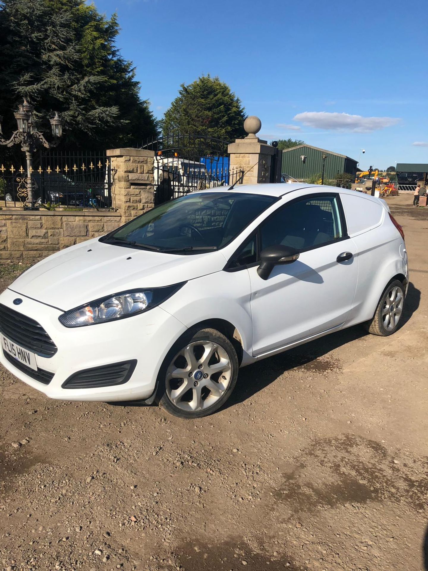 2015/15 REG FORD FIESTA ECONETIC TECH TDCI 1.6 DIESEL CAR DERIVED VAN, SHOWING 0 FORMER KEEPERS - Image 2 of 7