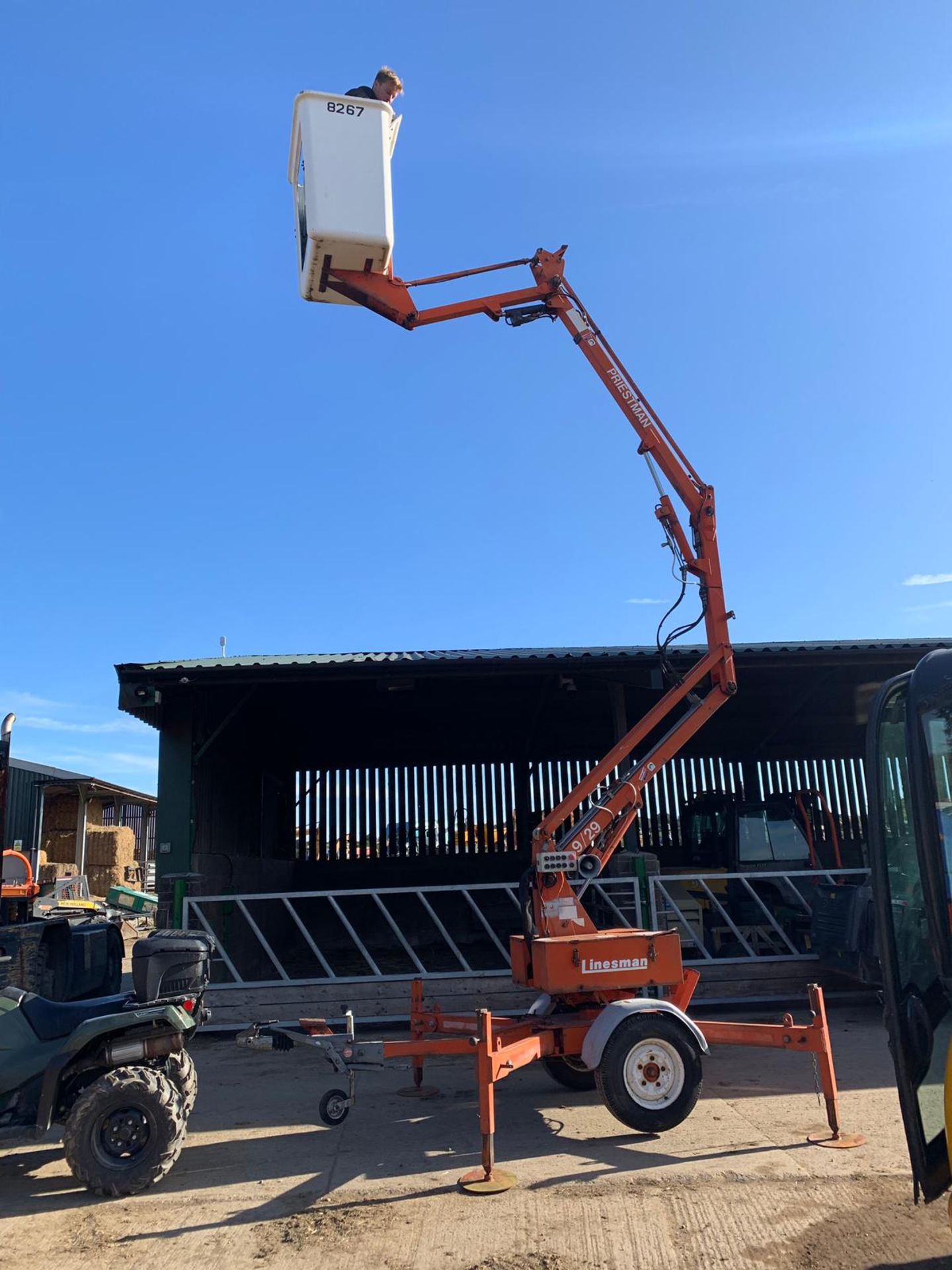 CHERRY PICKER PRIESTMAN 9/29 LINESMAN SINGLE AXLE TOW-ABLE MAN LIFT, RUNS, WORKS LIFTS *PLUS VAT* - Image 4 of 12