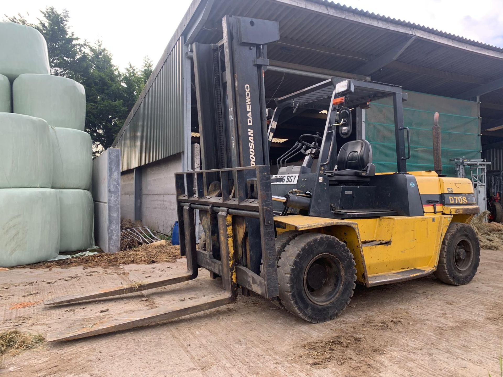 YEAR 2006, DAEWOO DOOSAN D70S 7000 KG TWIN WHEEL DIESEL FORKLIFT YELLOW/BLACK *PLUS VAT* - Image 5 of 9