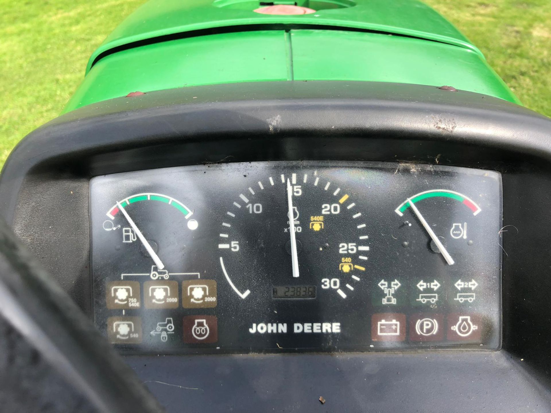 2000/W REG JOHN DEERE 4300 COMPACT TRACTOR C/W MID MOUNTED GRASS CUTTING DECK *PLUS VAT* - Image 5 of 6