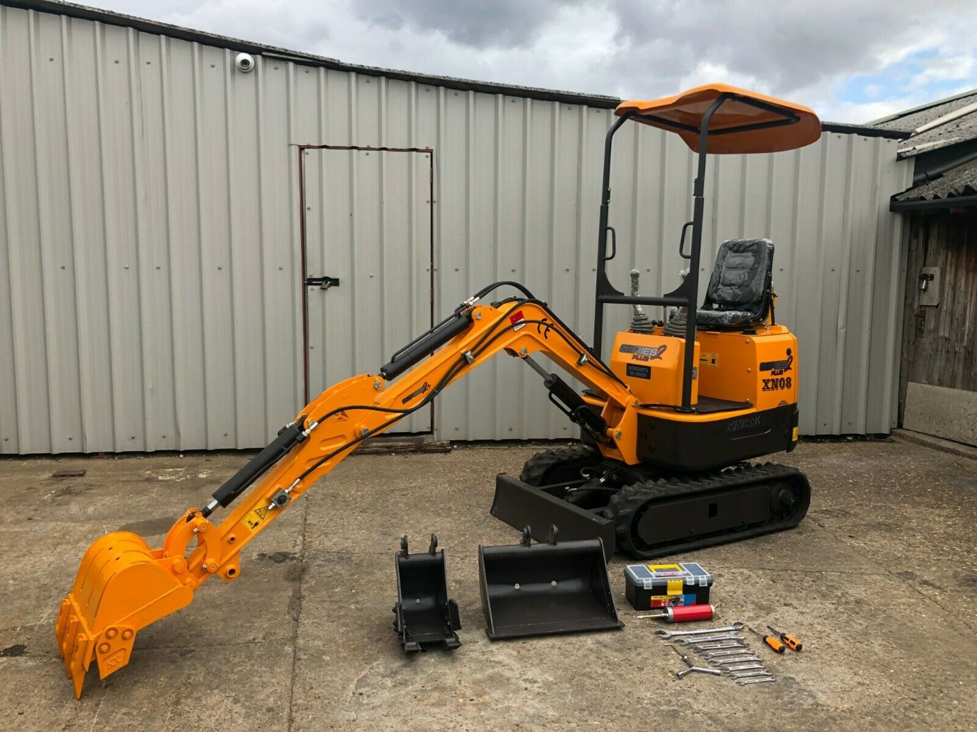 MINI EXCAVATOR BRAND NEW JUNE 2019, RHINOCEROS XN08, LATEST MODEL SERIES 2 PLUS 3 BUCKETS *PLUS VAT*