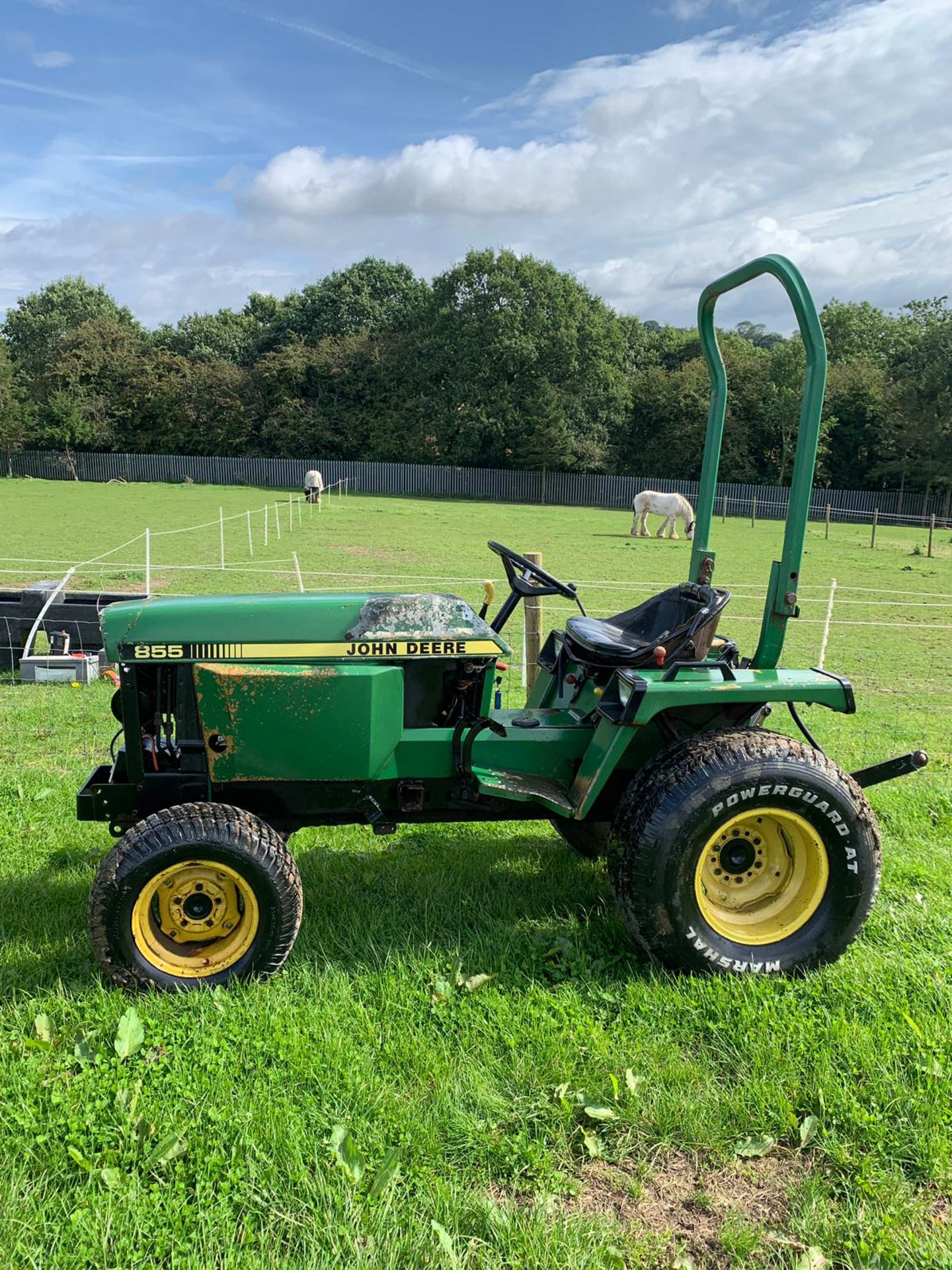 JOHN DEERE 855 COMPACT TRACTOR TURF TYRES, RUNS AND WORKS, SHOWING 1803 HOURS *PLUS VAT* - Image 6 of 15