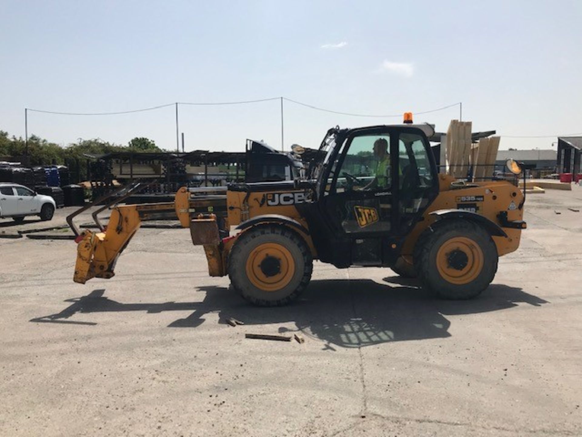 JCB 535-125 HI-VIZ DIESEL TELEHANDLER, YEAR 2012, RUNS, WORKS AND LIFTS *PLUS VAT* - Image 3 of 7