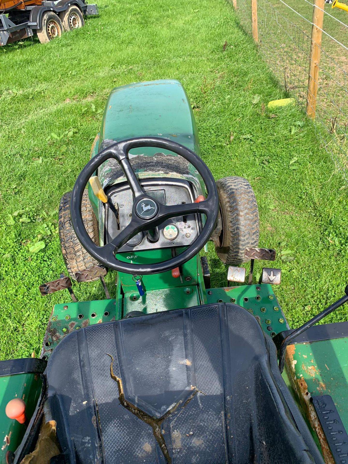 JOHN DEERE 855 COMPACT TRACTOR TURF TYRES, RUNS AND WORKS, SHOWING 1803 HOURS *PLUS VAT* - Image 7 of 15