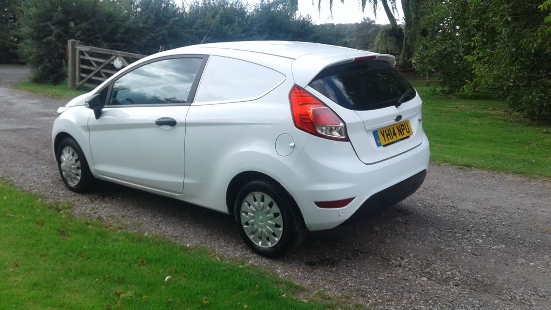 2014/14 REG FORD FIESTA ECONETIC TECH TDCI 1.6 DIESEL CAR / VAN, SHOWING 0 FORMER KEEPERS *NO VAT* - Image 4 of 12