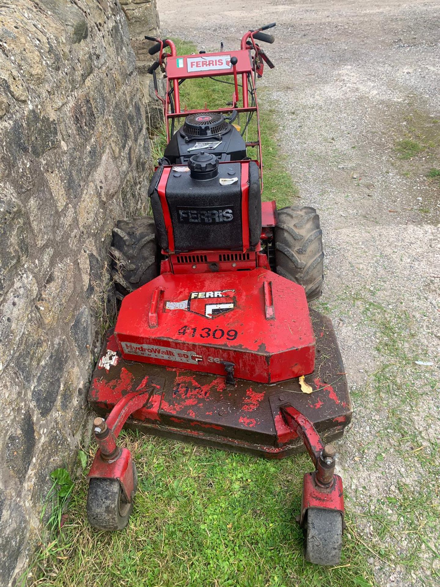 FERRIS HYDRO WALK-BEHIND SD COMMERCIAL 36" CUT MOWER, YEAR 2005, RUNS, WORKS AND CUTS *PLUS VAT* - Image 6 of 14