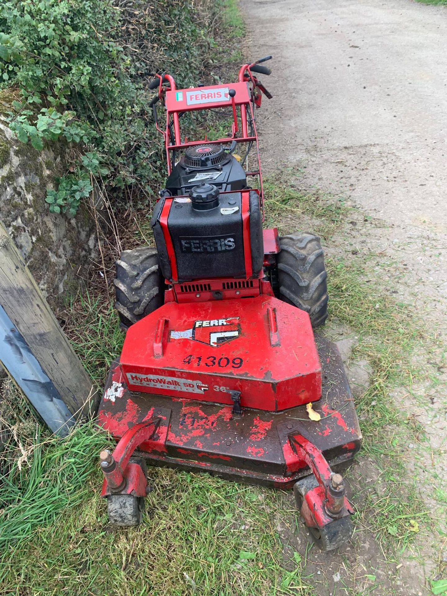 FERRIS HYDRO WALK-BEHIND SD COMMERCIAL 36" CUT MOWER, YEAR 2005, RUNS, WORKS AND CUTS *PLUS VAT* - Image 8 of 14