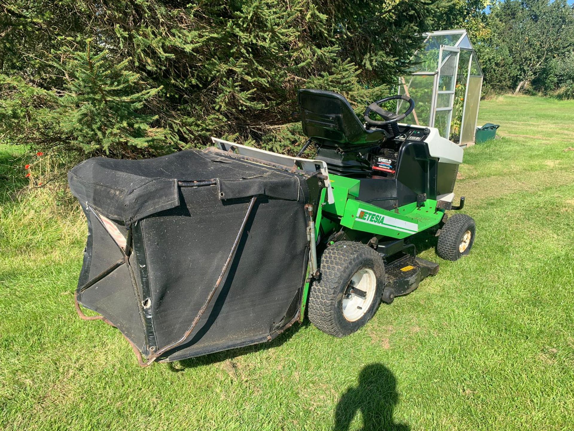 ETESIA MVEHH HYDRO RIDE ON LAWN MOWER C/W REAR GRASS COLLECTOR, RUNS, WORKS AND CUTS *PLUS VAT* - Image 9 of 16