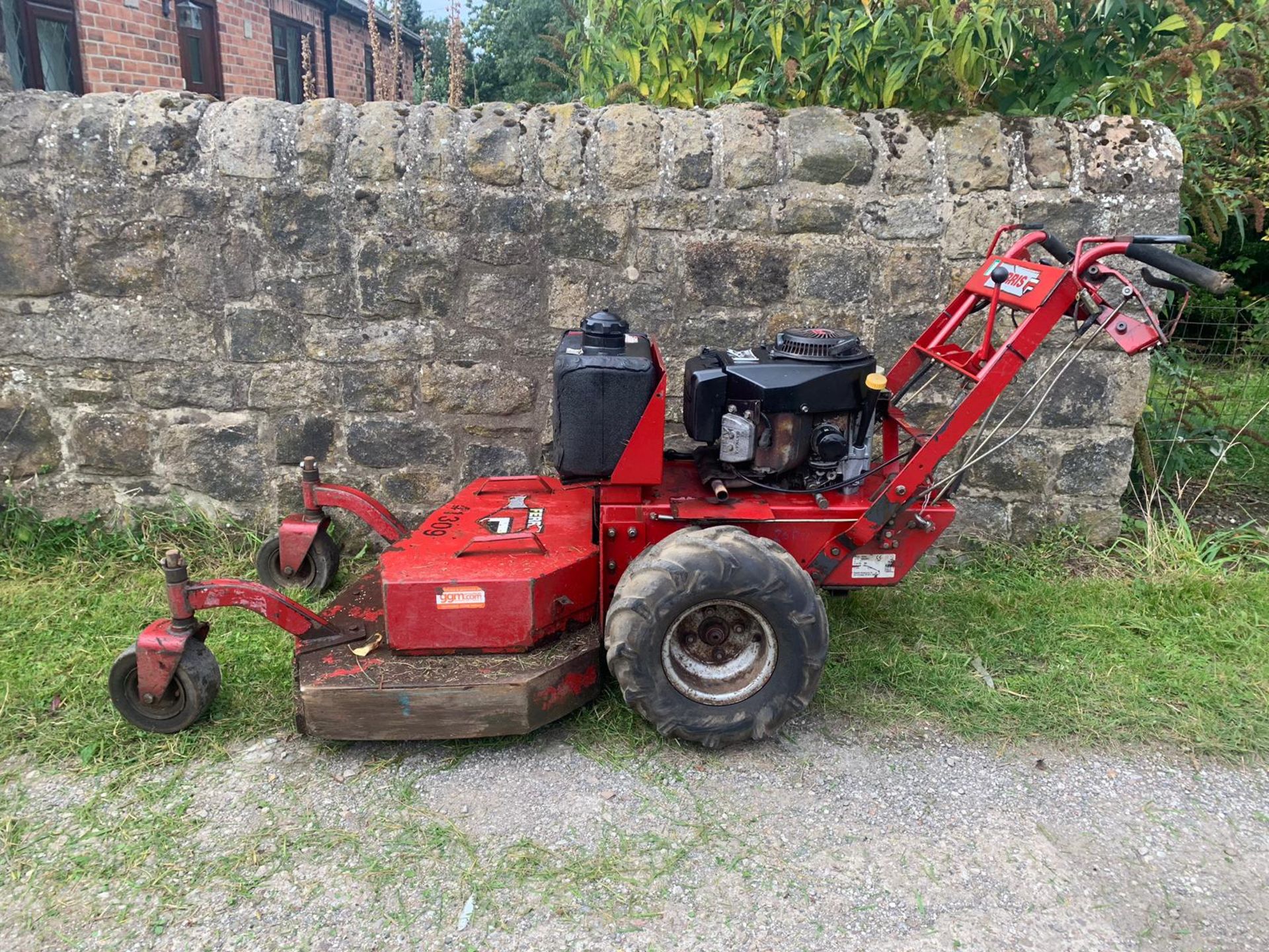 FERRIS HYDRO WALK-BEHIND SD COMMERCIAL 36" CUT MOWER, YEAR 2005, RUNS, WORKS AND CUTS *PLUS VAT* - Image 3 of 14