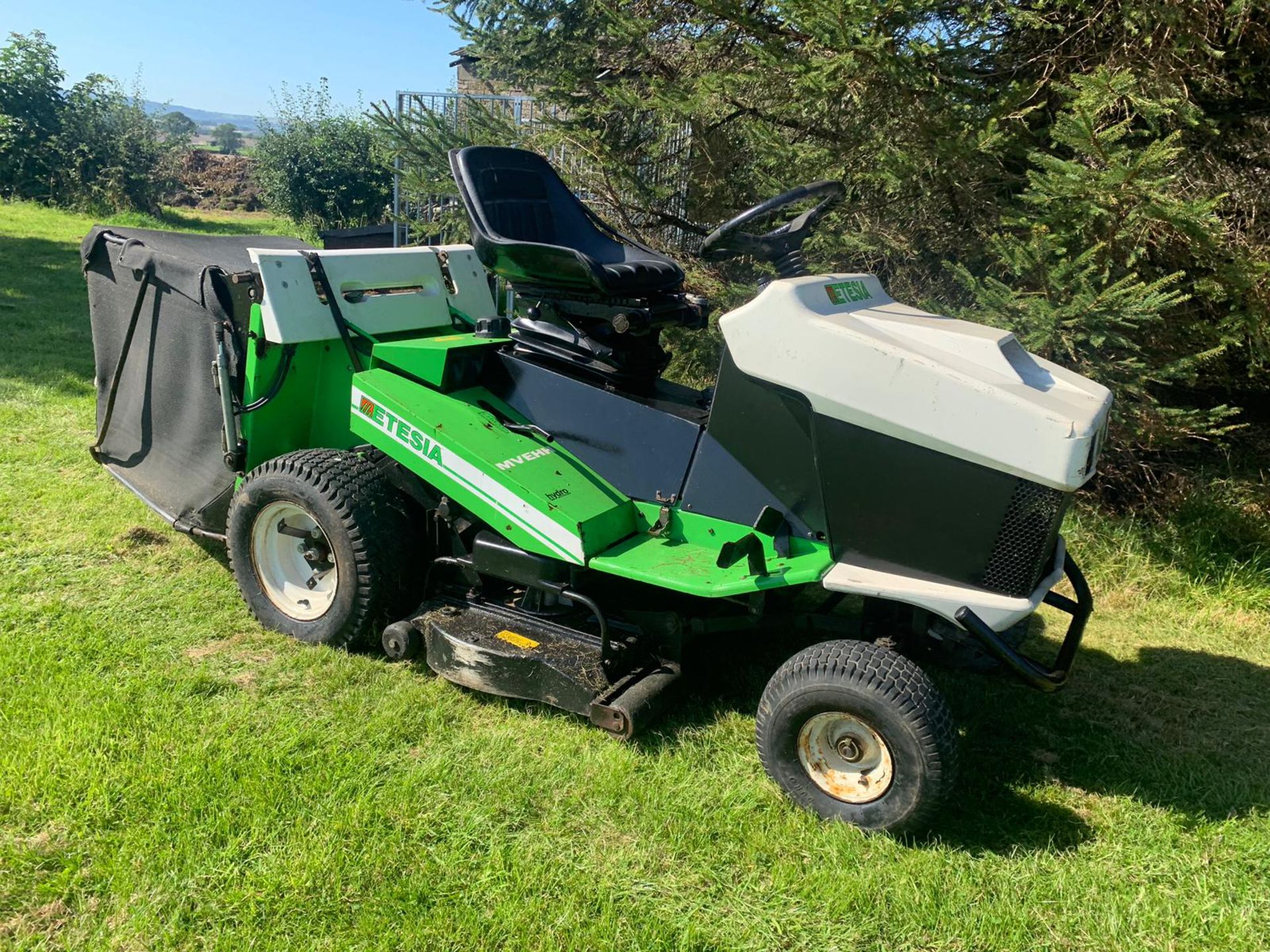 ETESIA MVEHH HYDRO RIDE ON LAWN MOWER C/W REAR GRASS COLLECTOR, RUNS, WORKS AND CUTS *PLUS VAT*
