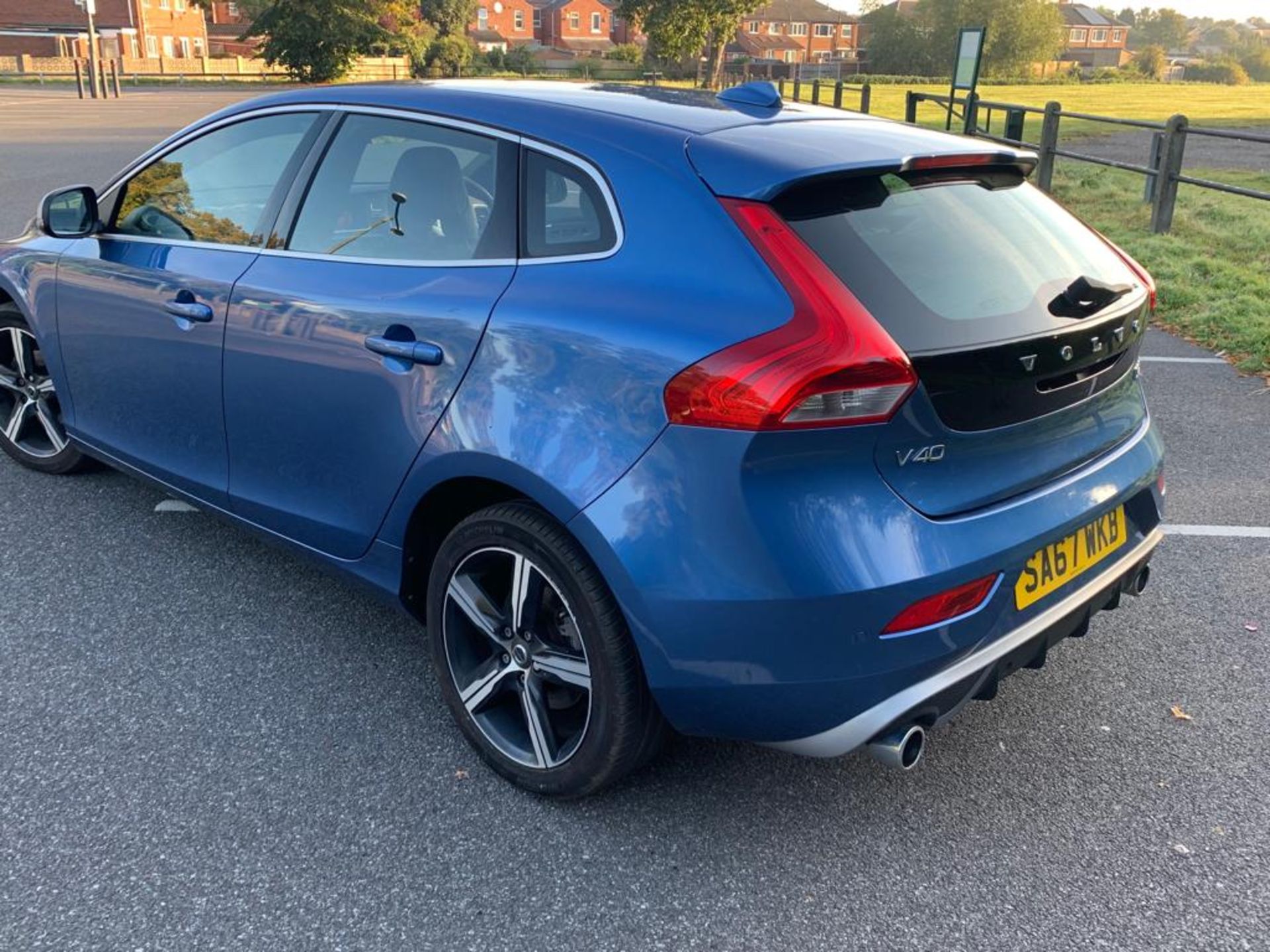 2017/67 REG VOLVO V40 R-DESIGN NAV + D2 2.0 DIESEL BLUE 5 DOOR HATCHBACK, SHOWING 1 FORMER KEEPER - Image 5 of 19