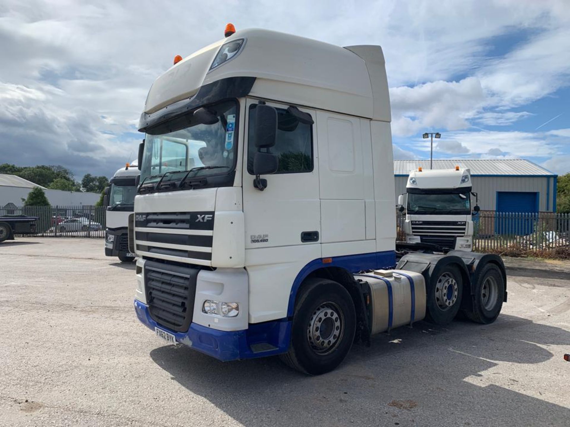 2012/62 REG DAF XF105.460 SLEEPER CAB HEAVY HAULAGE TRUCK WHITE DIESEL, SHOWING 0 FORMER KEEPERS - Image 2 of 7