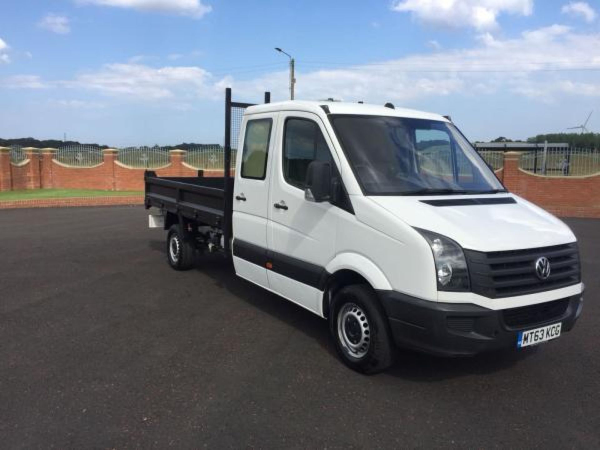 2014/63 REG VOLKSWAGEN CRAFTER CR35 TDI 136 CREW WHITE DIESEL TIPPER, 77,000 MILES *PLUS VAT* - Image 3 of 7