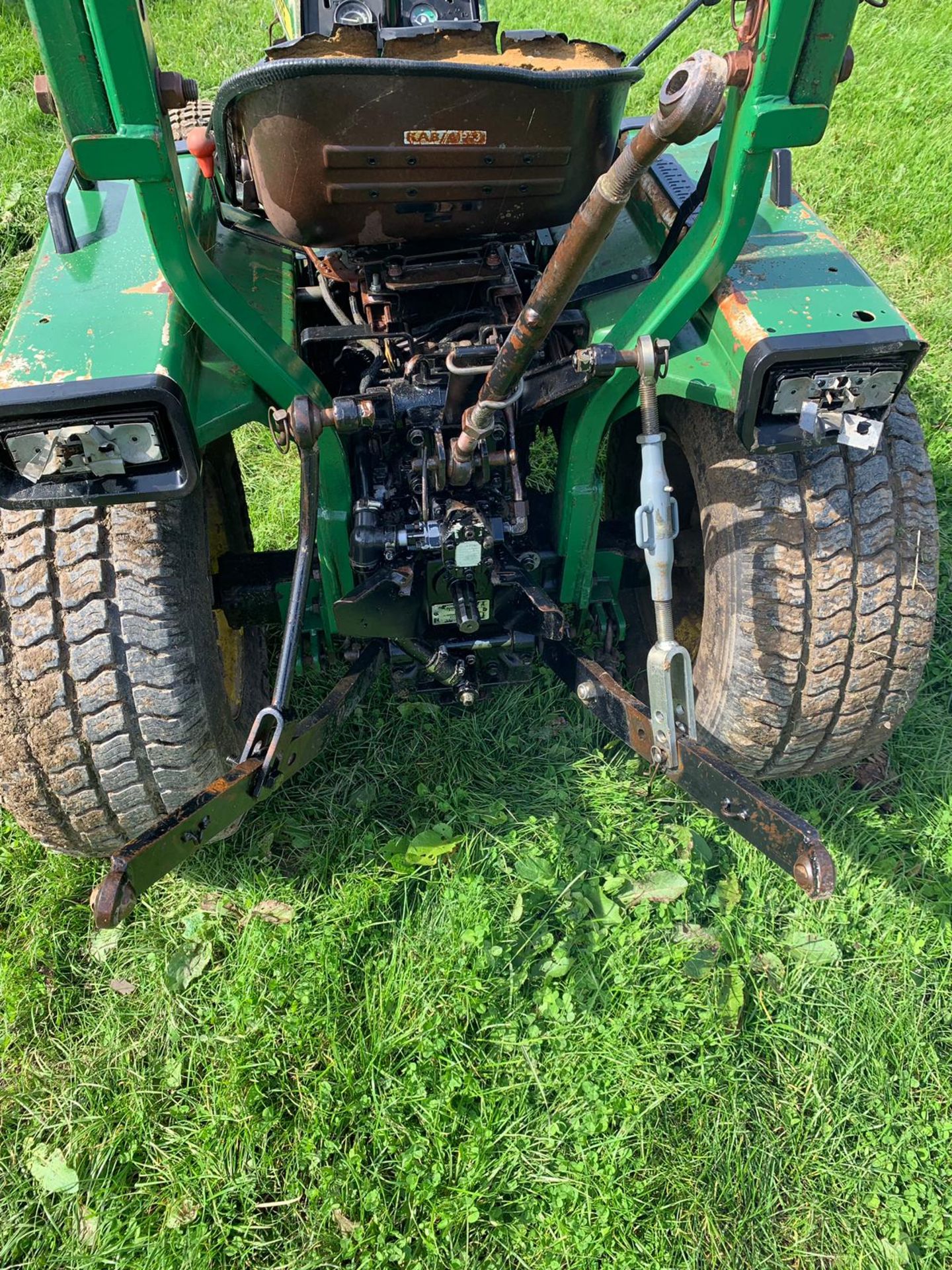 JOHN DEERE 855 COMPACT TRACTOR TURF TYRES, RUNS AND WORKS, SHOWING 1803 HOURS *PLUS VAT* - Image 8 of 15