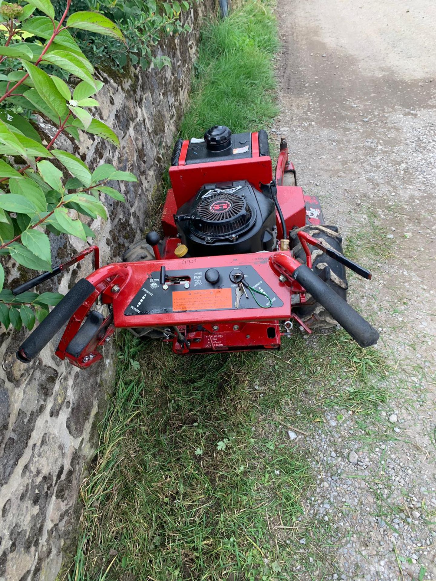 FERRIS HYDRO WALK-BEHIND SD COMMERCIAL 36" CUT MOWER, YEAR 2005, RUNS, WORKS AND CUTS *PLUS VAT* - Image 9 of 14