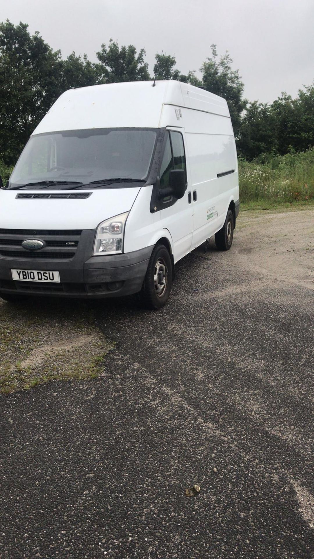 2010/10 REG FORD TRANSIT 115 T350L RWD 2.4 DIESEL WHITE PANEL VAN, SHOWING 3 FORMER KEEPERS *NO VAT* - Image 2 of 8