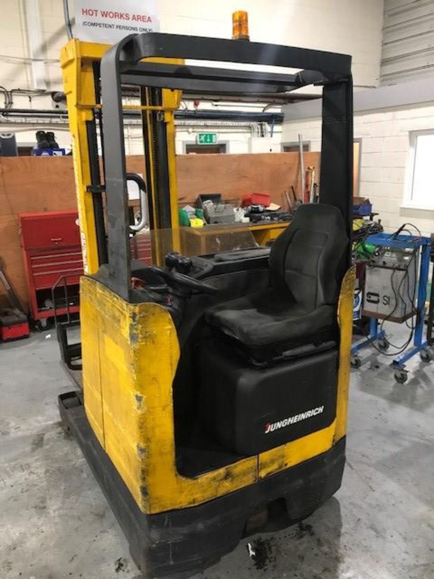 JUNGHEINRICH ETM114 REACH ELECTRIC FORKLIFT, YEAR 2004, TRIPLE MAST *PLUS VAT* - Bild 2 aus 4