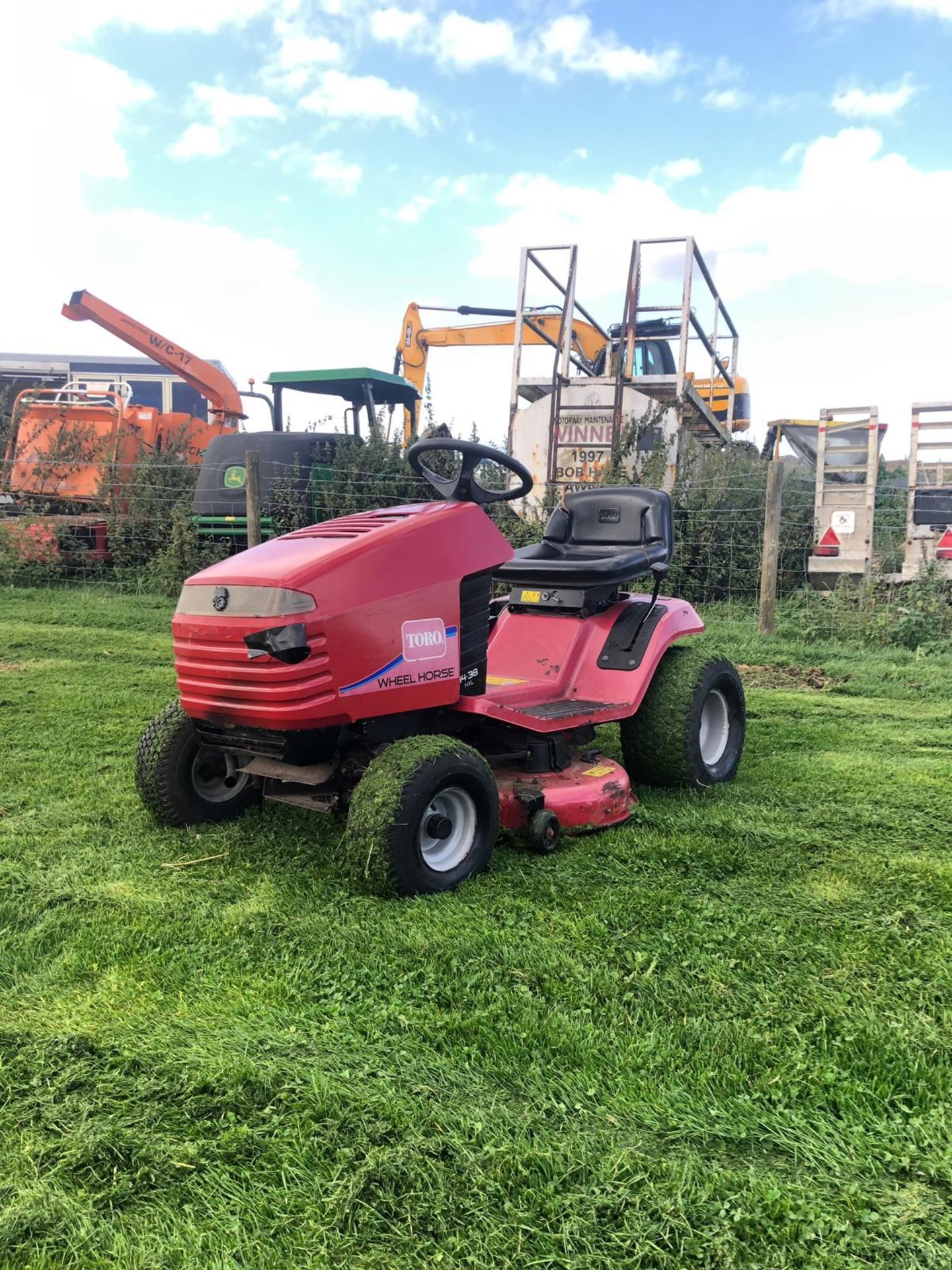 TORO 14-38 RIDE ON LAWN MOWER, RUNS WORKS CUTS *NO VAT* - Image 5 of 6