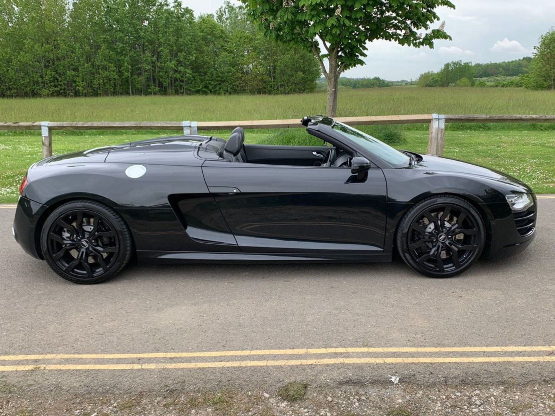 2010 AUDI R8 SPYDER QUATTRO V10 5.2L PETROL SEMI-AUTOMATIC GEARBOX BLACK CONVERTIBLE *NO VAT* - Bild 9 aus 14