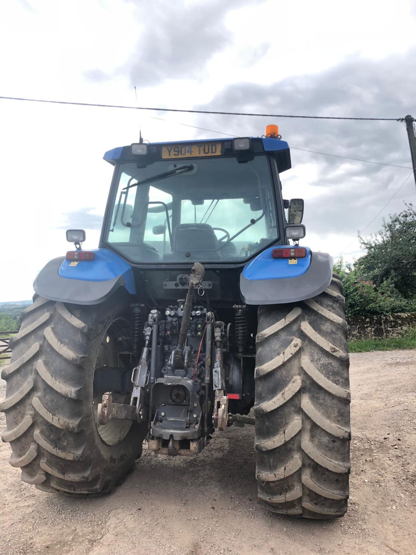 2001 NEWHOLLAND TM165 TRACTOR, CAB HEATER, 4 WHEEL DRIVE, POWER STEERING, DIFF LOCK, 50K GEARBOX - Image 4 of 7