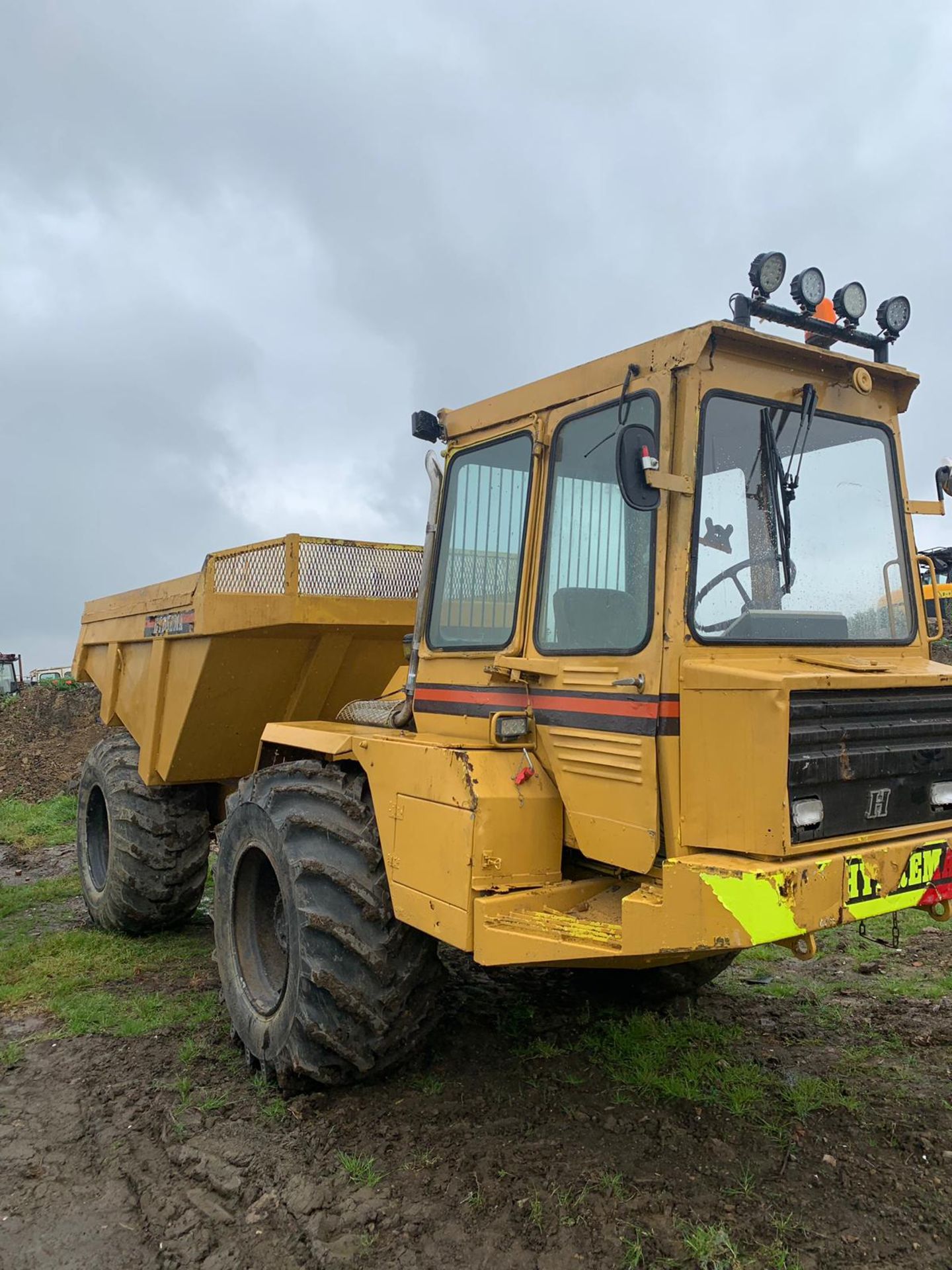 HYDREMA 10 TON REAR TIP DIESEL DUMPER, RUNS, WORKS AND TIPS, SHOWING 1048 ENGINE HOURS *PLUS VAT* - Image 6 of 13