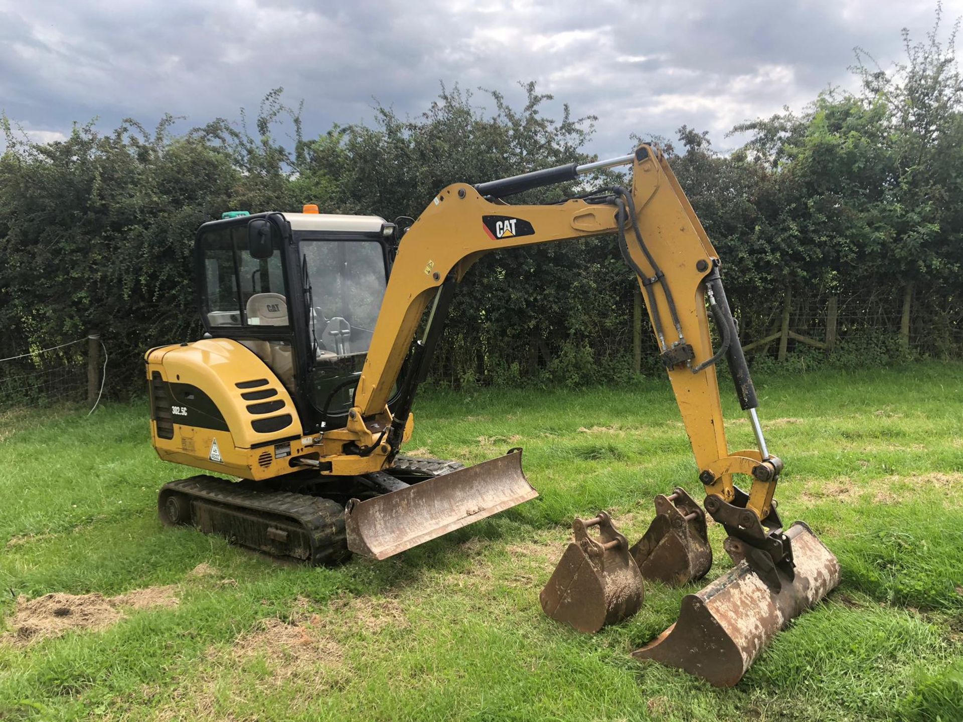 2012 CATERPILLAR 302.5C 3 TON TRACKED DIGGER / EXCAVATOR *PLUS VAT* - Image 2 of 9