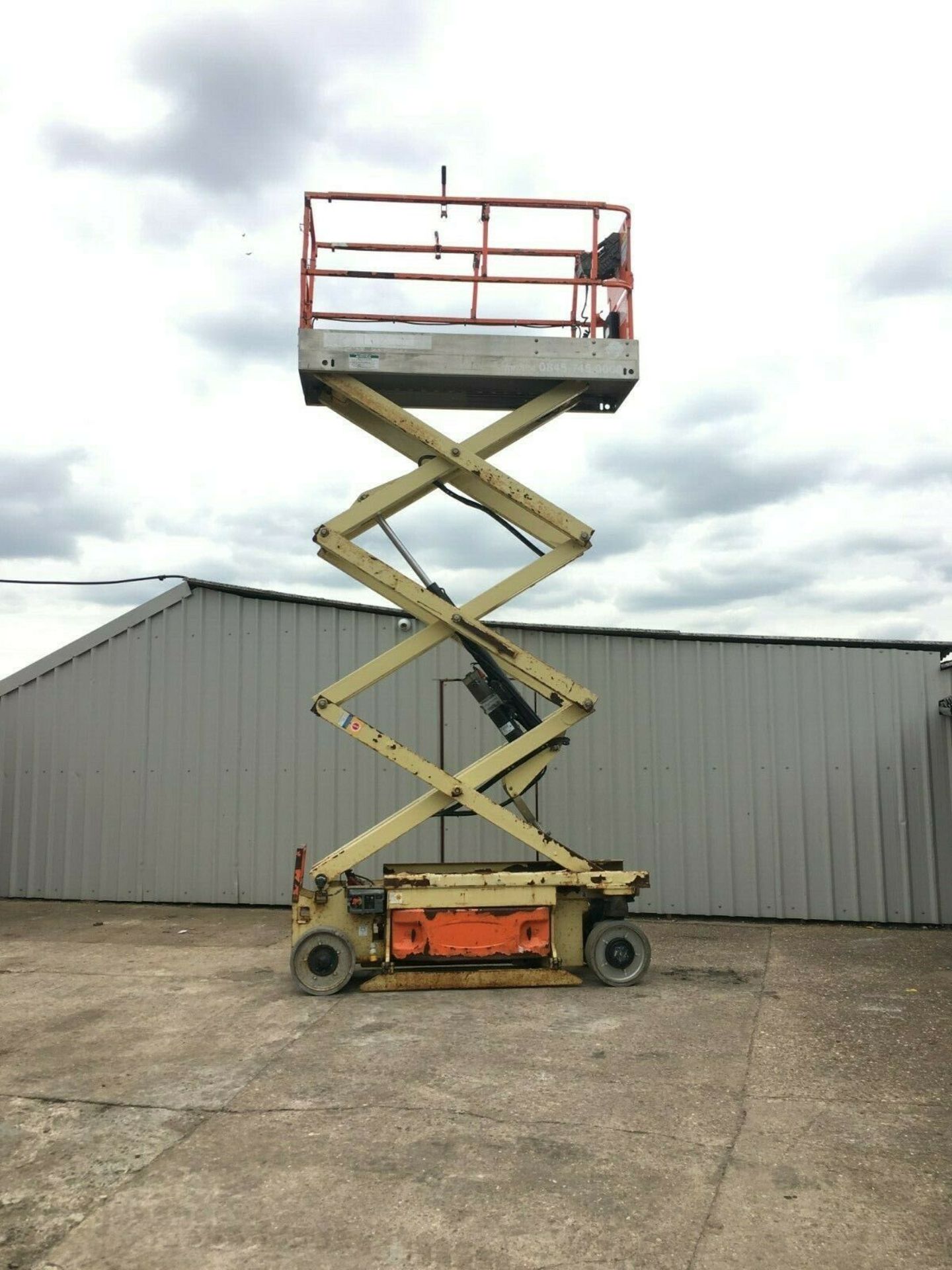 JLG 2030 ES ELECTRIC SCISSOR LIFT, ONLY 181 HOURS, PERFECT WORKING CONDITION *PLUS VAT* - Bild 2 aus 7