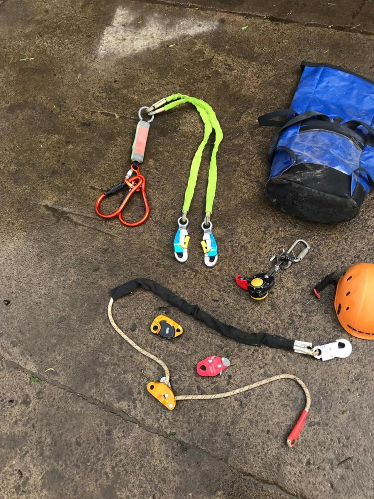 QTY OF CLIMBING GEAR AND HARNESS *PLUS VAT* - Image 7 of 15