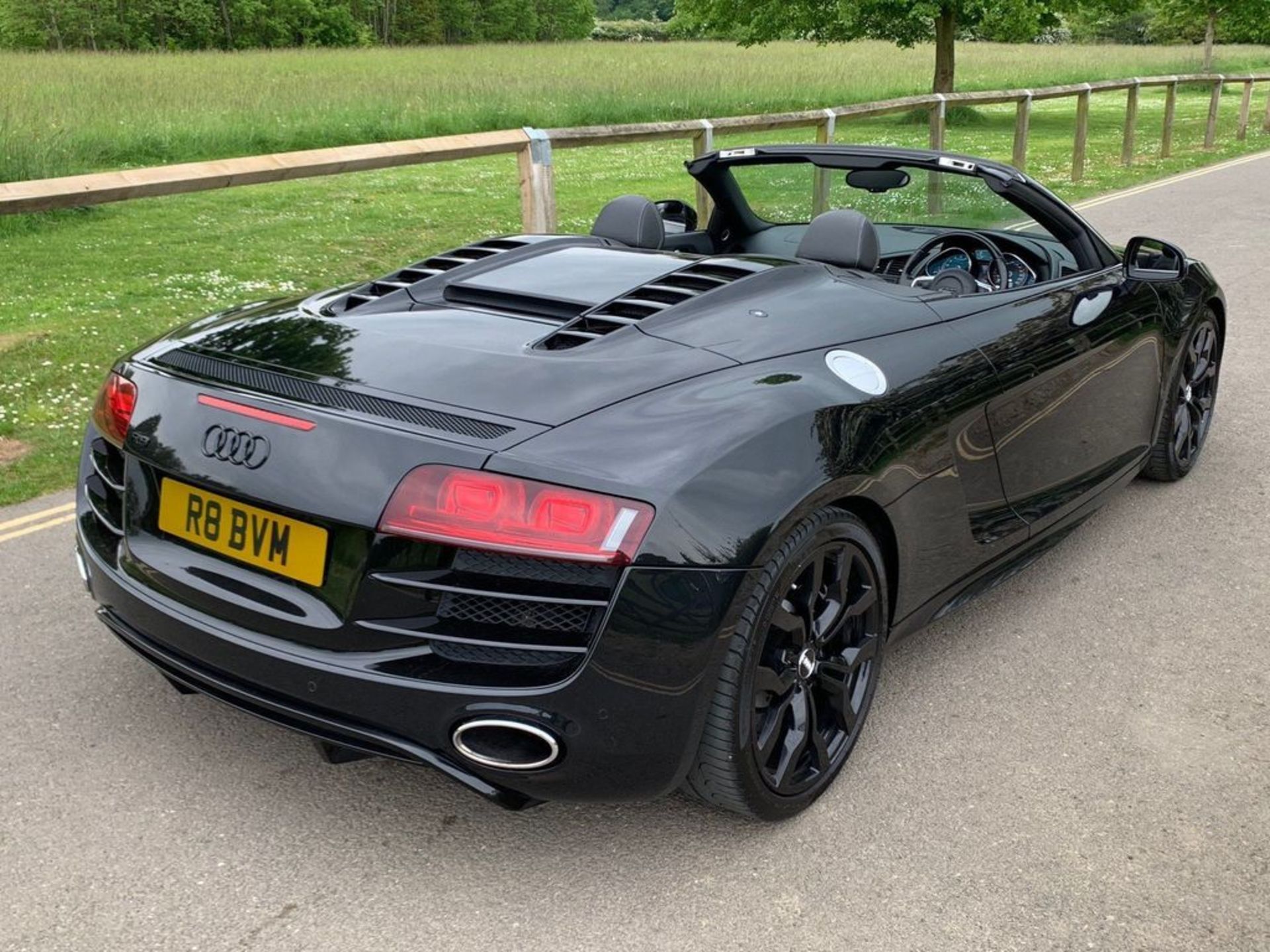 2010 AUDI R8 SPYDER QUATTRO V10 5.2L PETROL SEMI-AUTOMATIC GEARBOX BLACK CONVERTIBLE *NO VAT* - Bild 10 aus 14